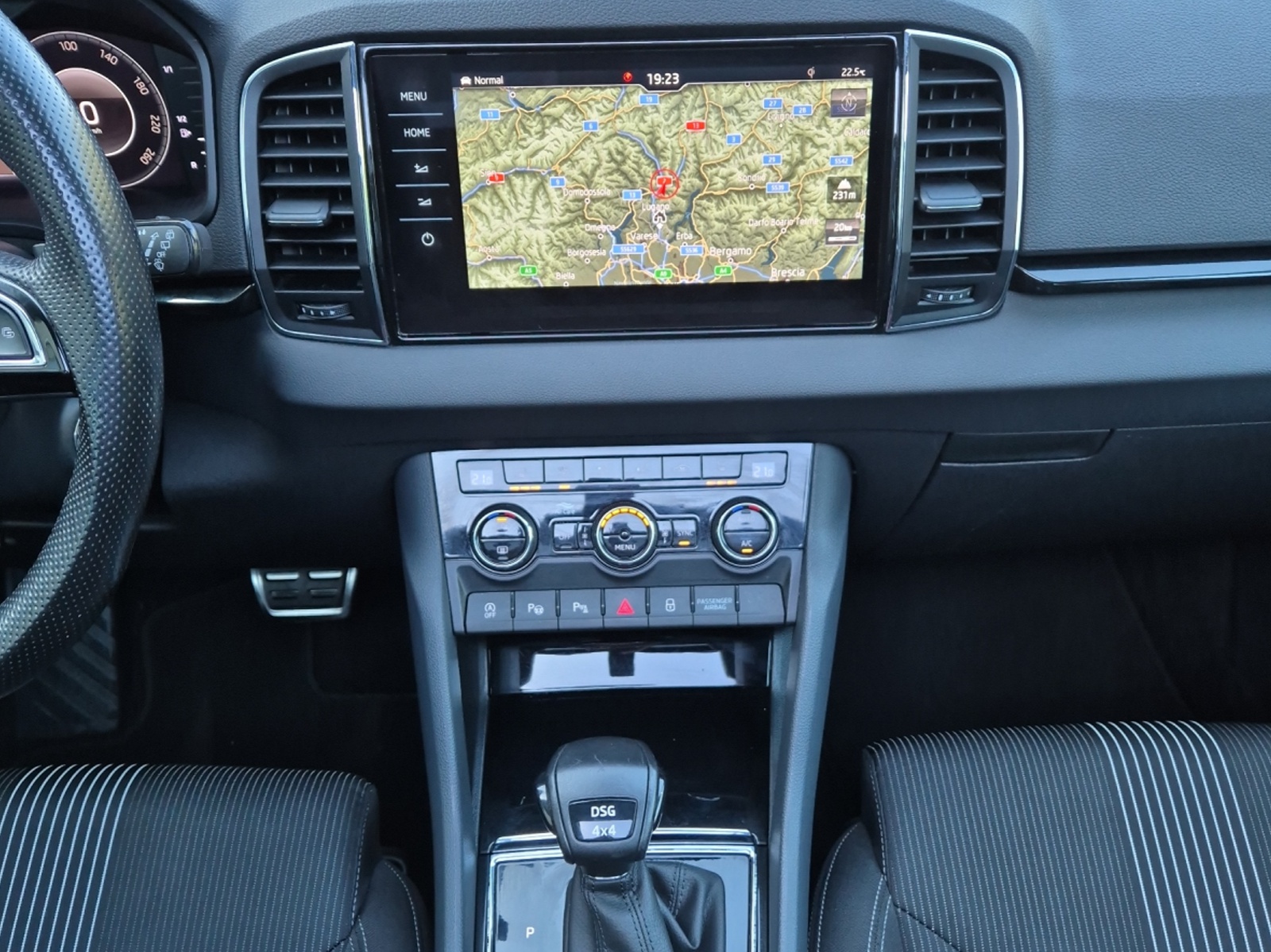 SKODA Karoq 2.0 TDI CR Style 4x4 DSG-image-12