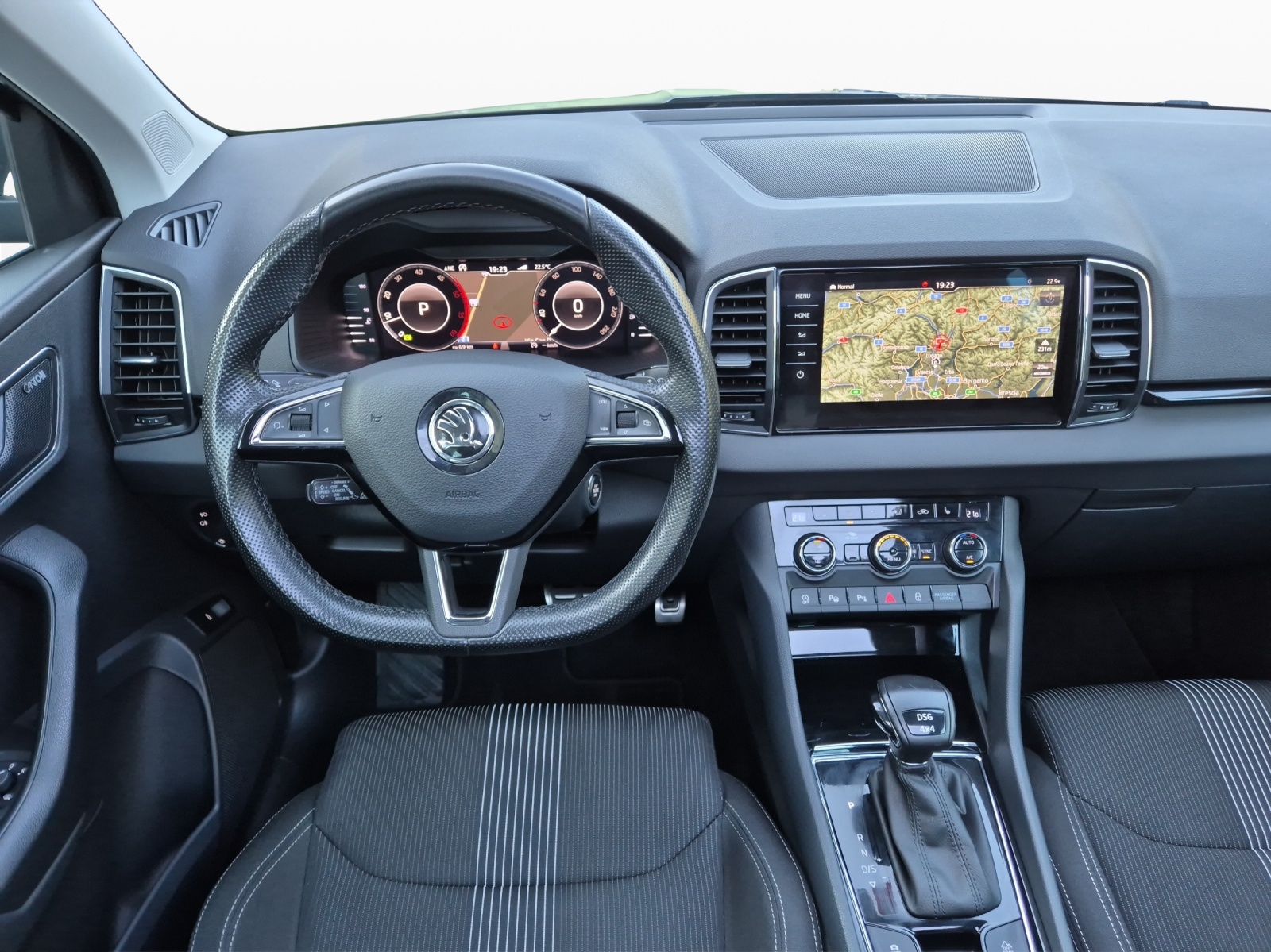 SKODA Karoq 2.0 TDI CR Style 4x4 DSG-image-9