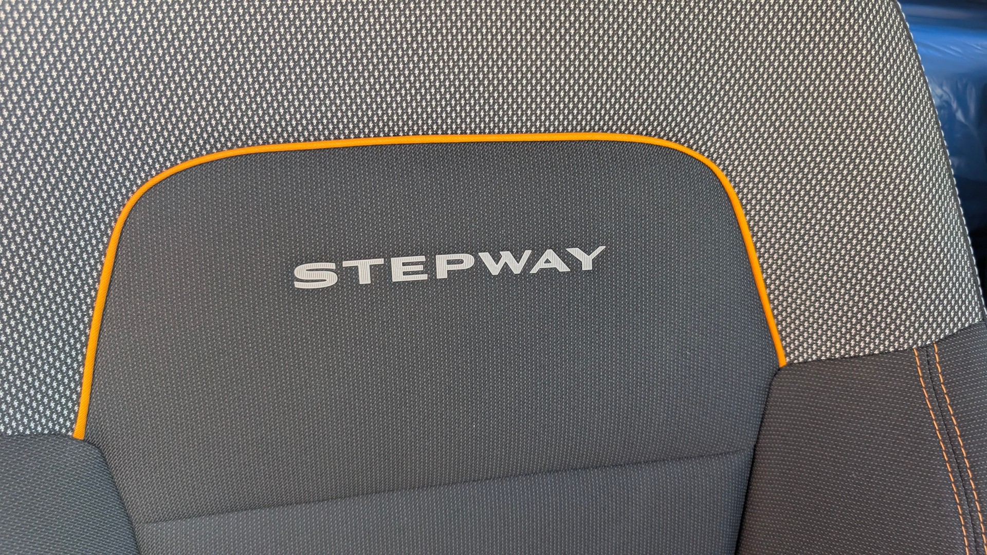 DACIA Sandero Stepway TCe 90 Comfort CVT-image-17