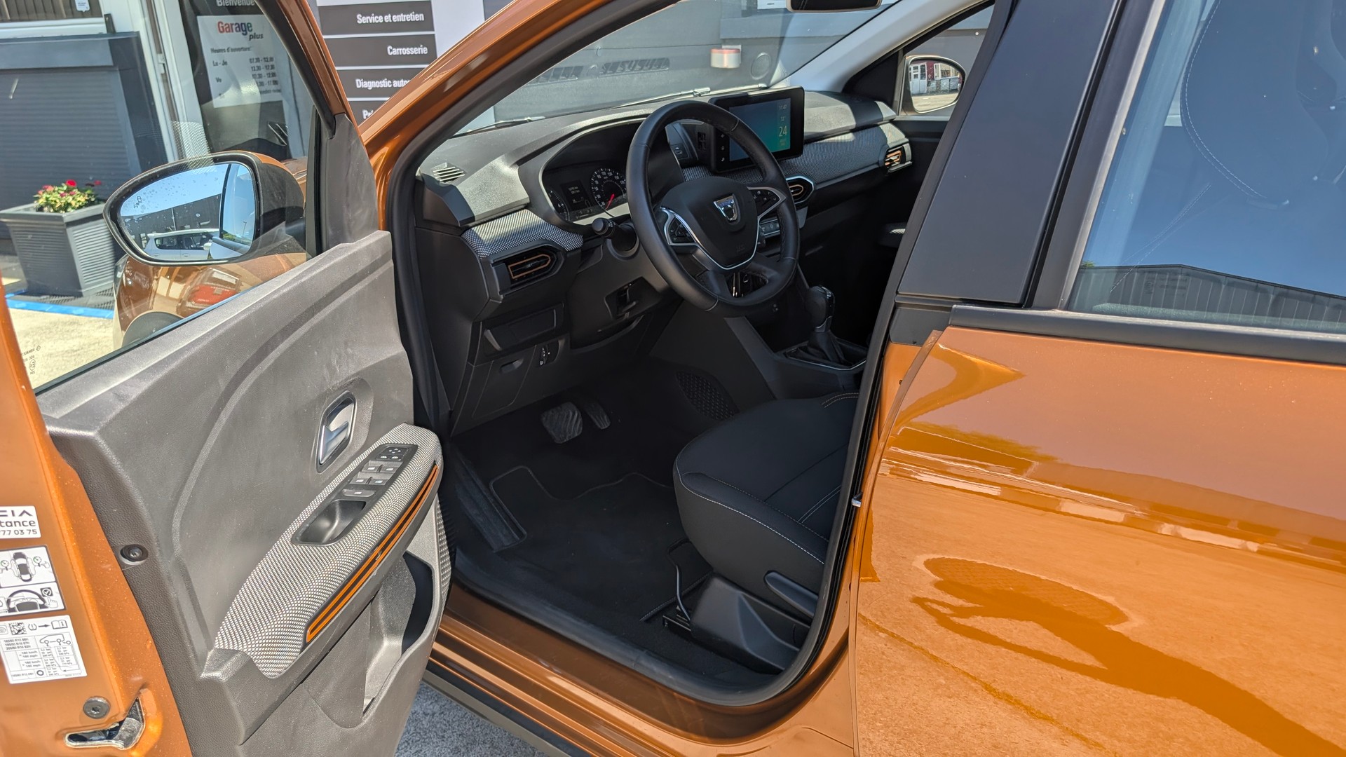 DACIA Sandero Stepway TCe 90 Comfort CVT-image-6