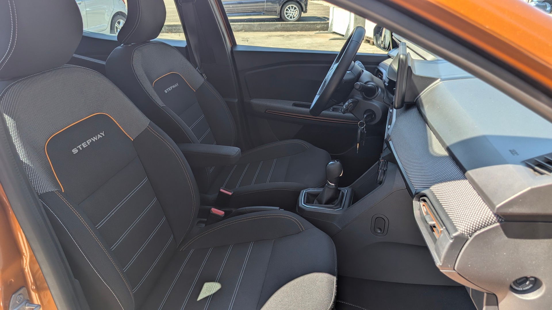 DACIA Sandero Stepway TCe 90 Comfort CVT-image-16