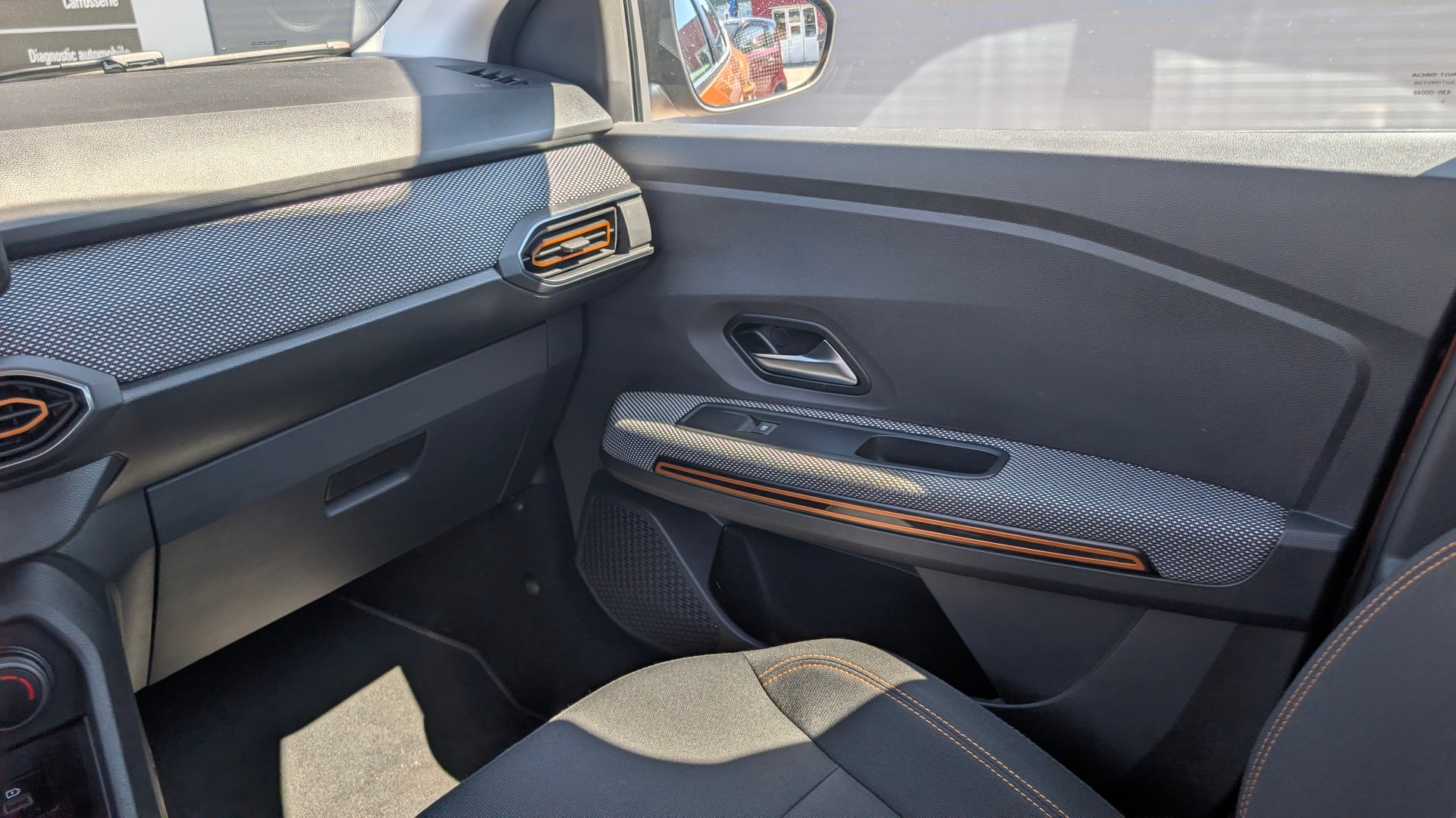 DACIA Sandero Stepway TCe 90 Comfort CVT-image-15