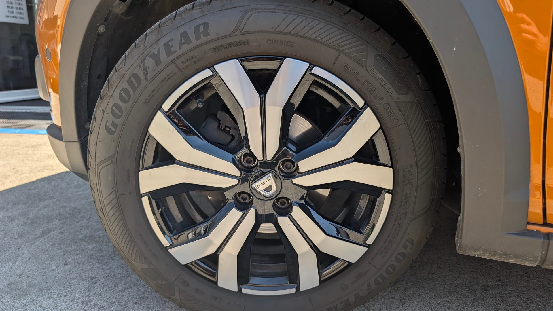 DACIA Sandero Stepway TCe 90 Comfort CVT-image-8