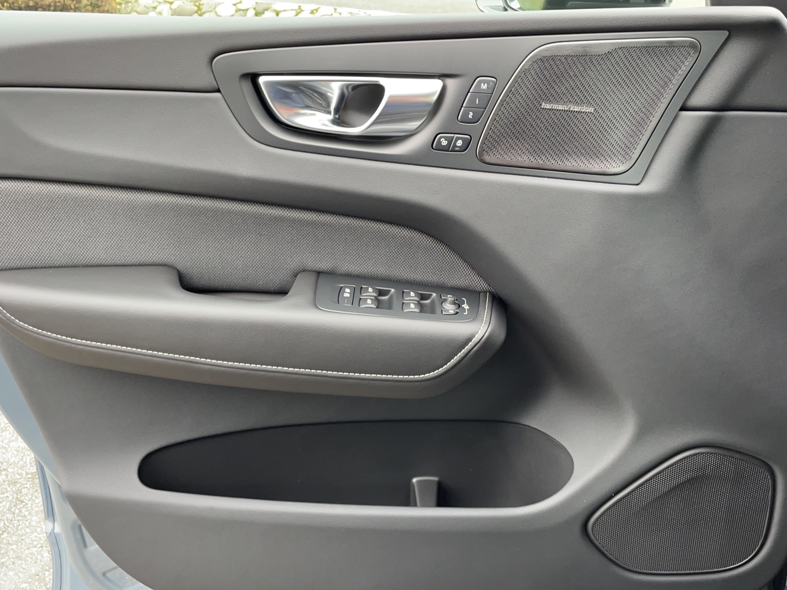 VOLVO XC60 2.0 B5 MH Plus Dark AWD-image-11