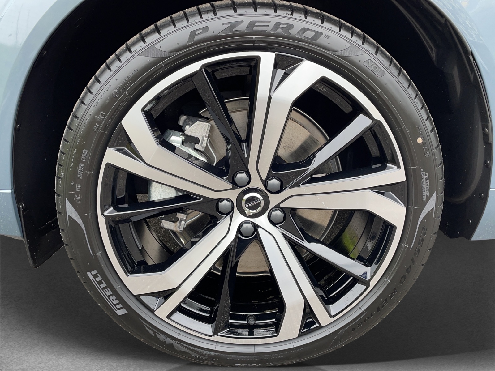 VOLVO XC60 2.0 B5 MH Plus Dark AWD-image-18