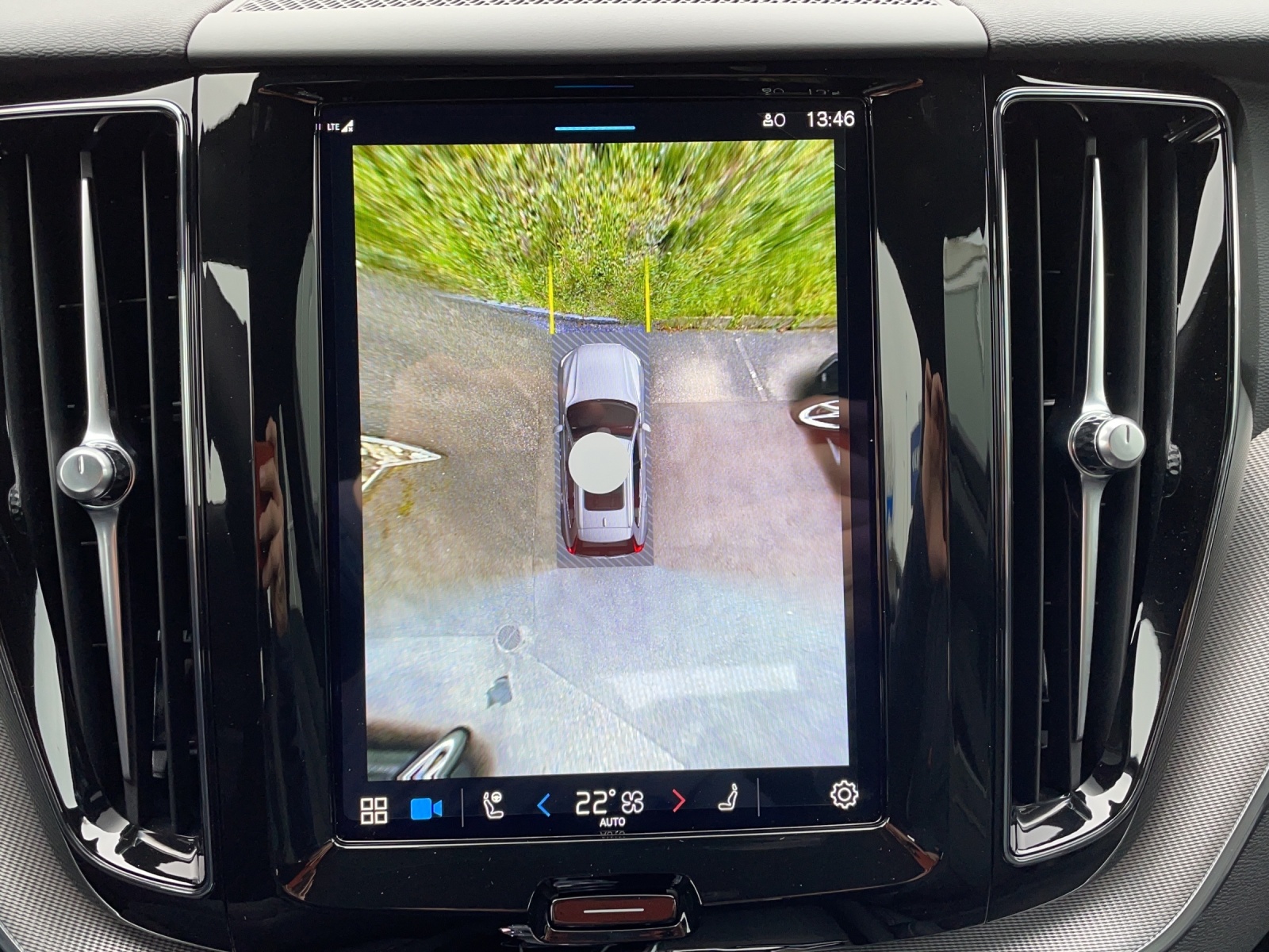 VOLVO XC60 2.0 B5 MH Plus Dark AWD-image-13