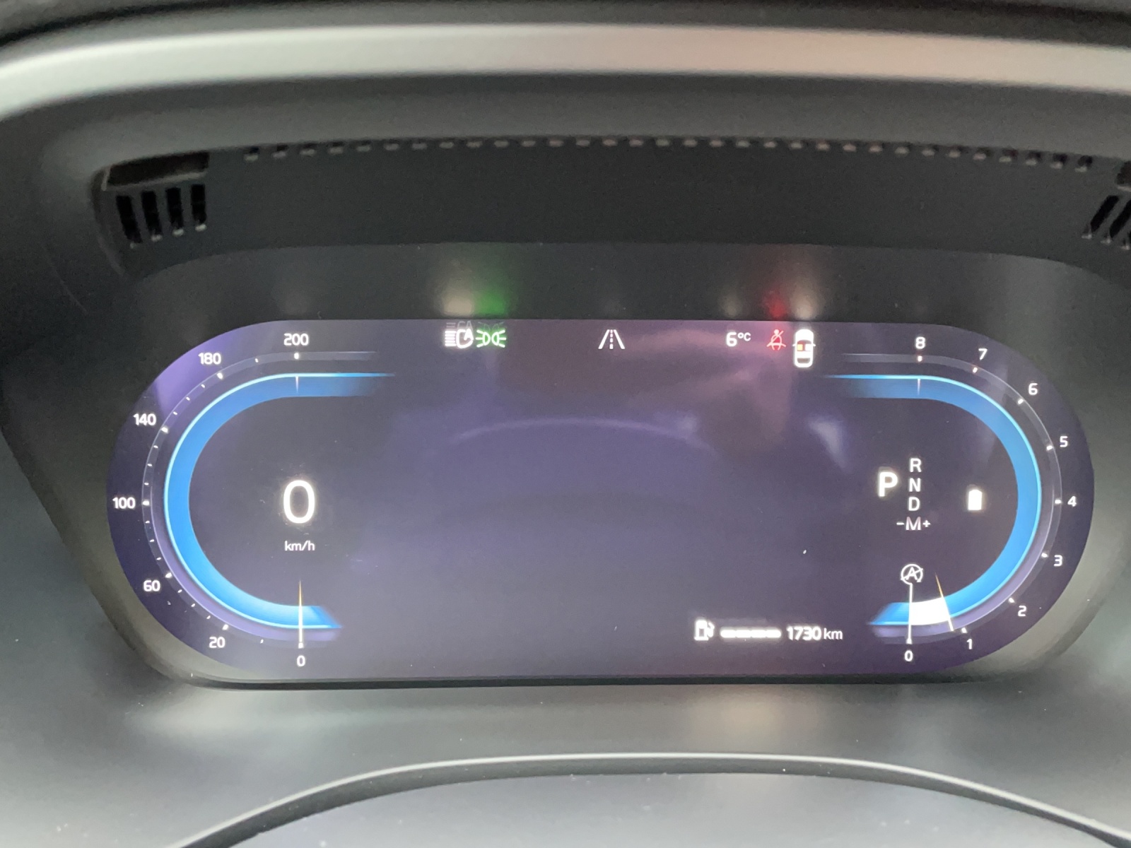 VOLVO XC60 2.0 B5 MH Plus Dark AWD-image-14