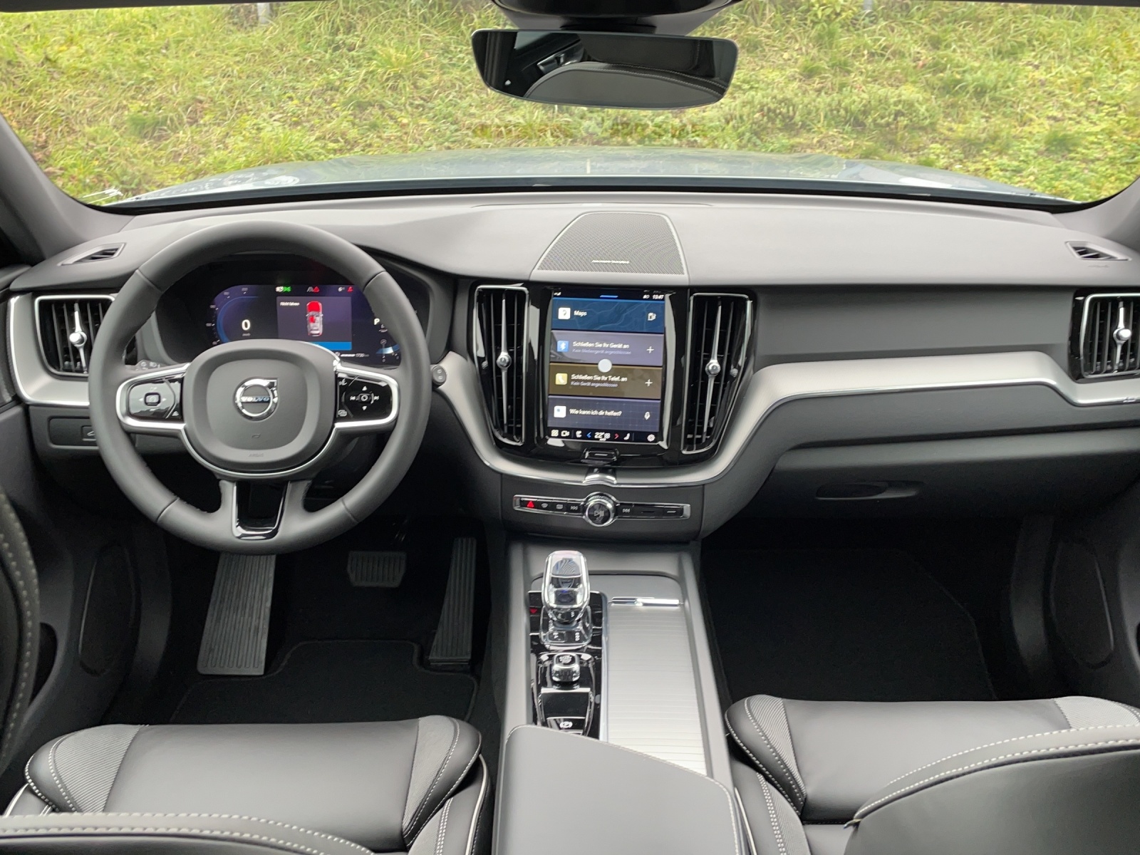 VOLVO XC60 2.0 B5 MH Plus Dark AWD-image-12