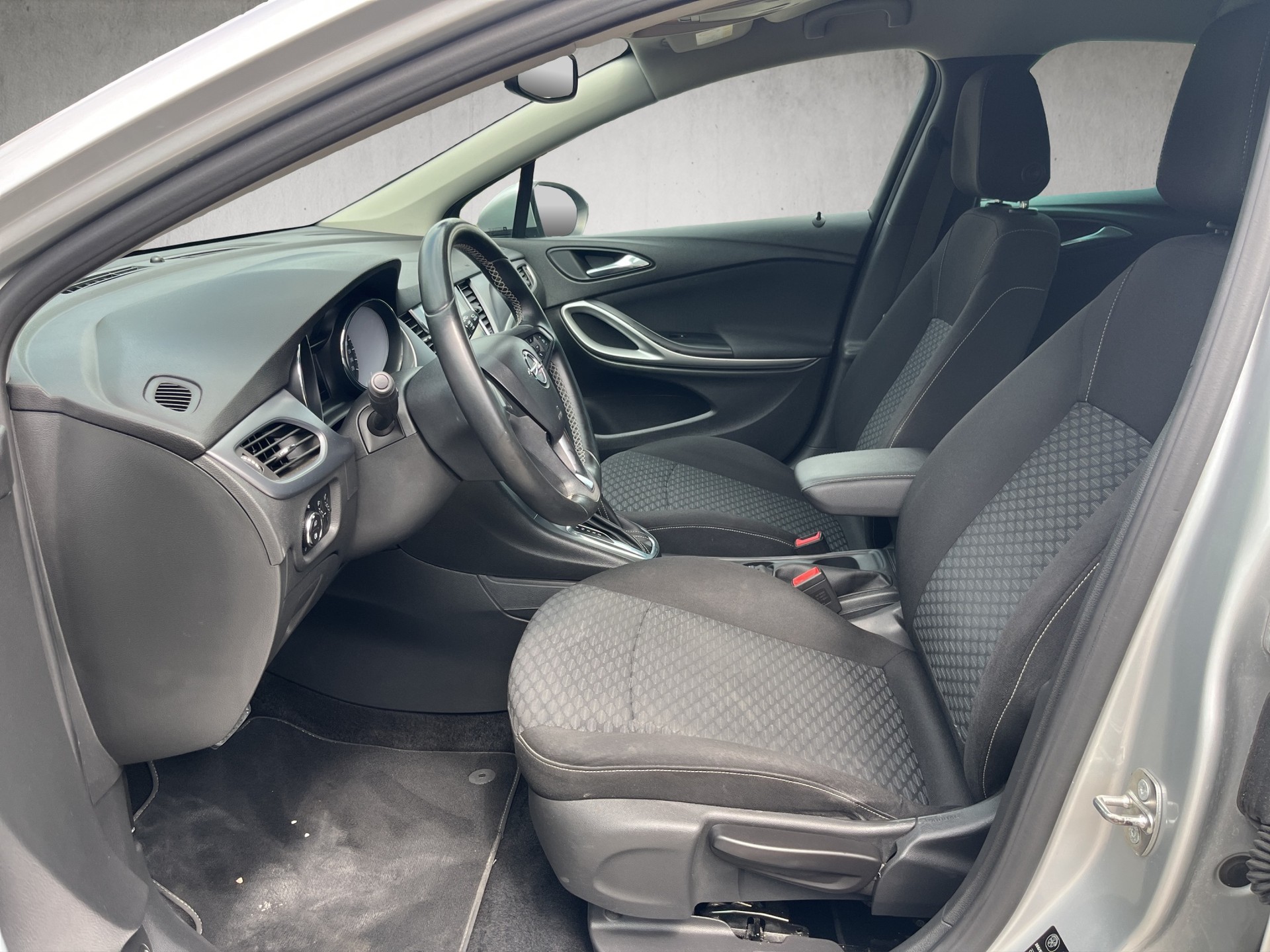 OPEL Astra 1.6 CDTi ecoF Enjoy Automatic-image-9