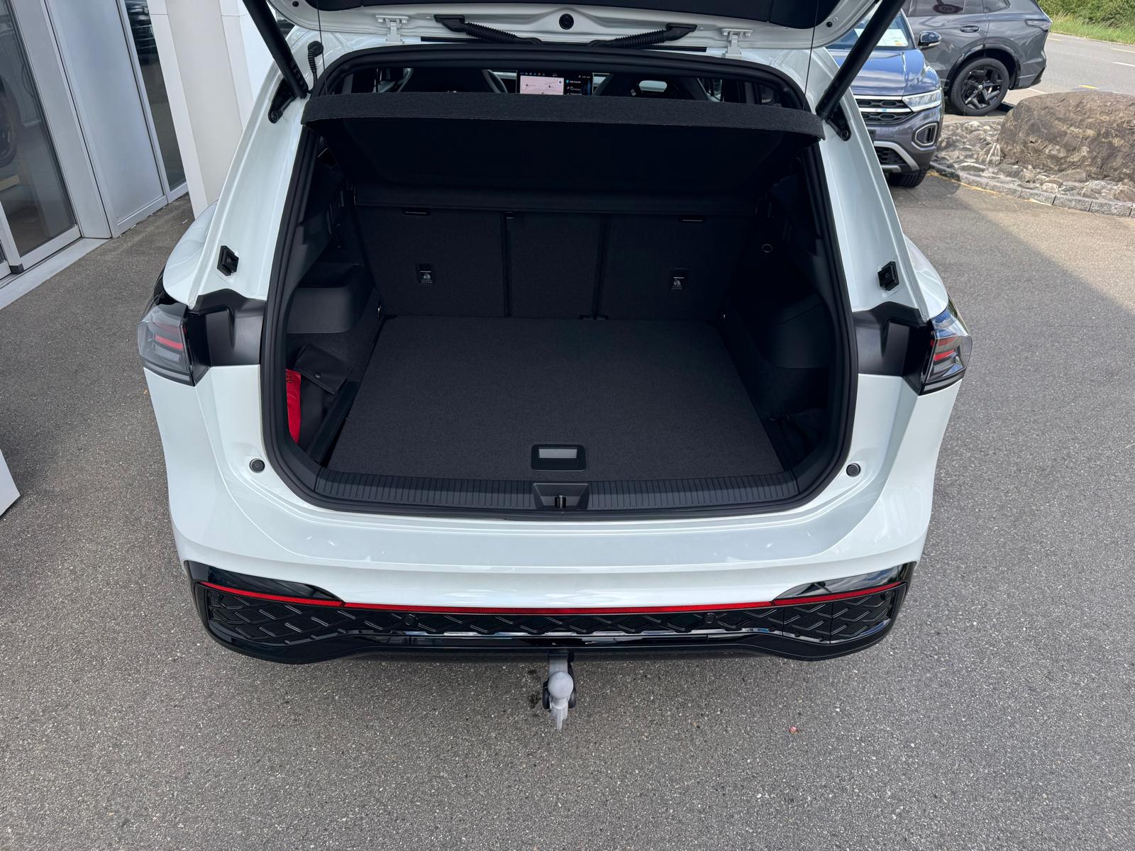 VW Tiguan 2.0 TSI DSG R-Line Plus 4Motion-image-3