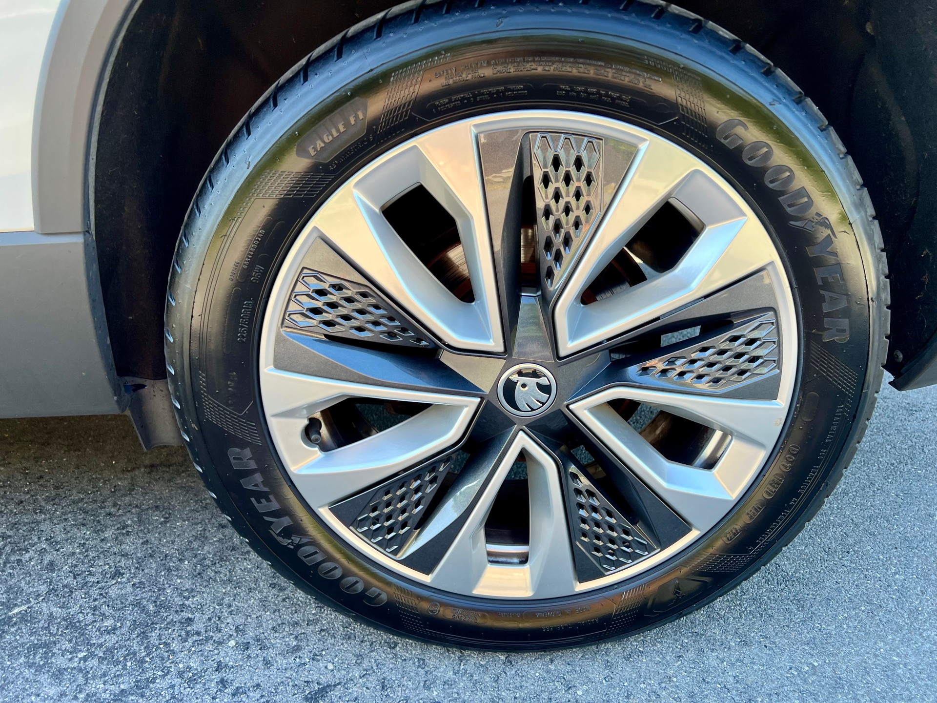 SKODA Karoq 2.0 TDI CR Style 4x4 DSG-image-2