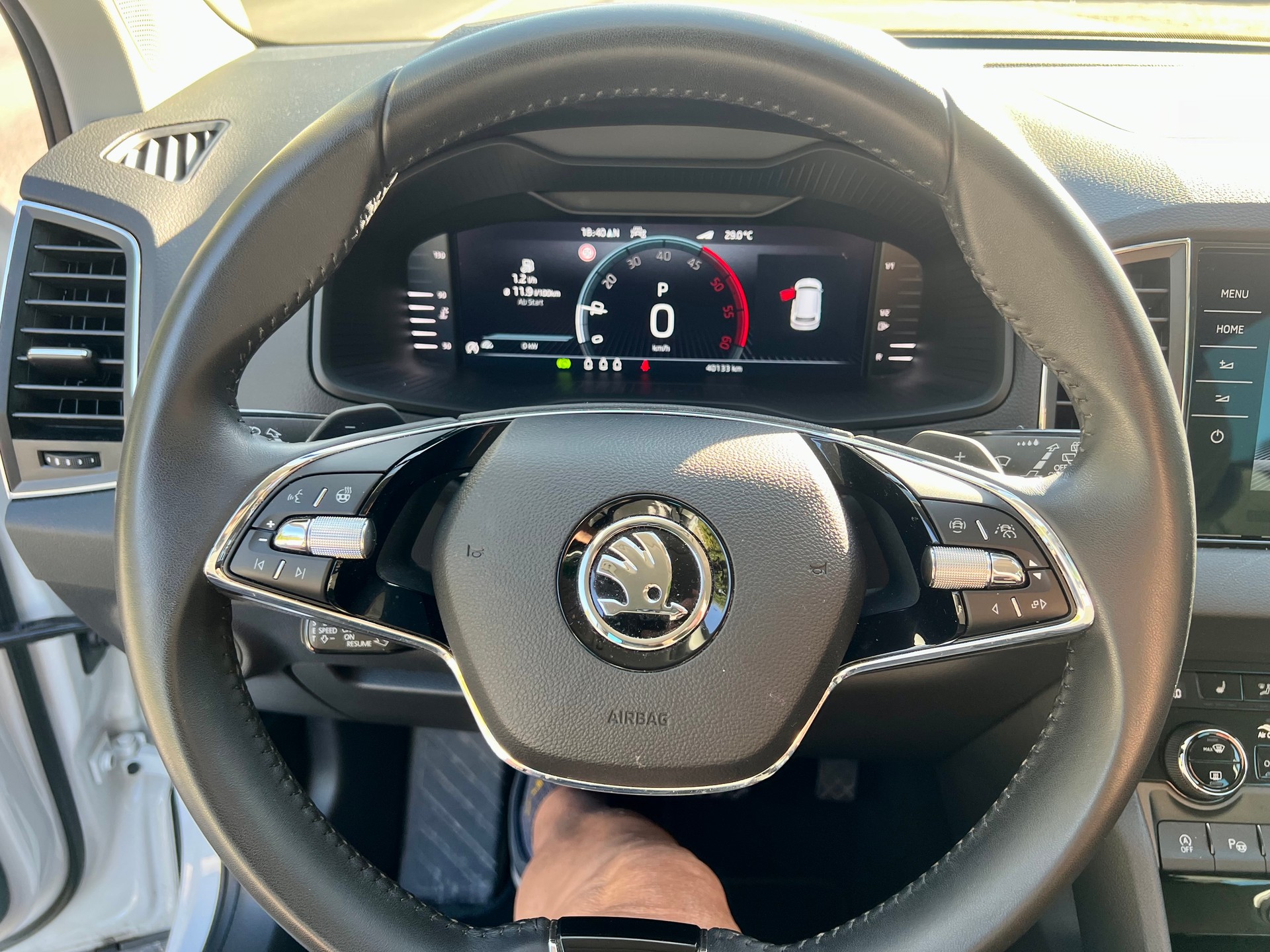 SKODA Karoq 2.0 TDI CR Style 4x4 DSG-image-9