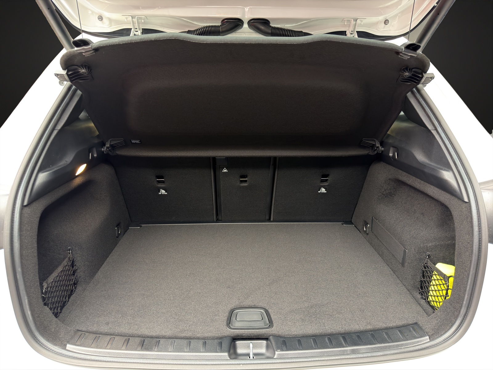 MERCEDES-BENZ GLA 200 Night Star 7G-D-image-9
