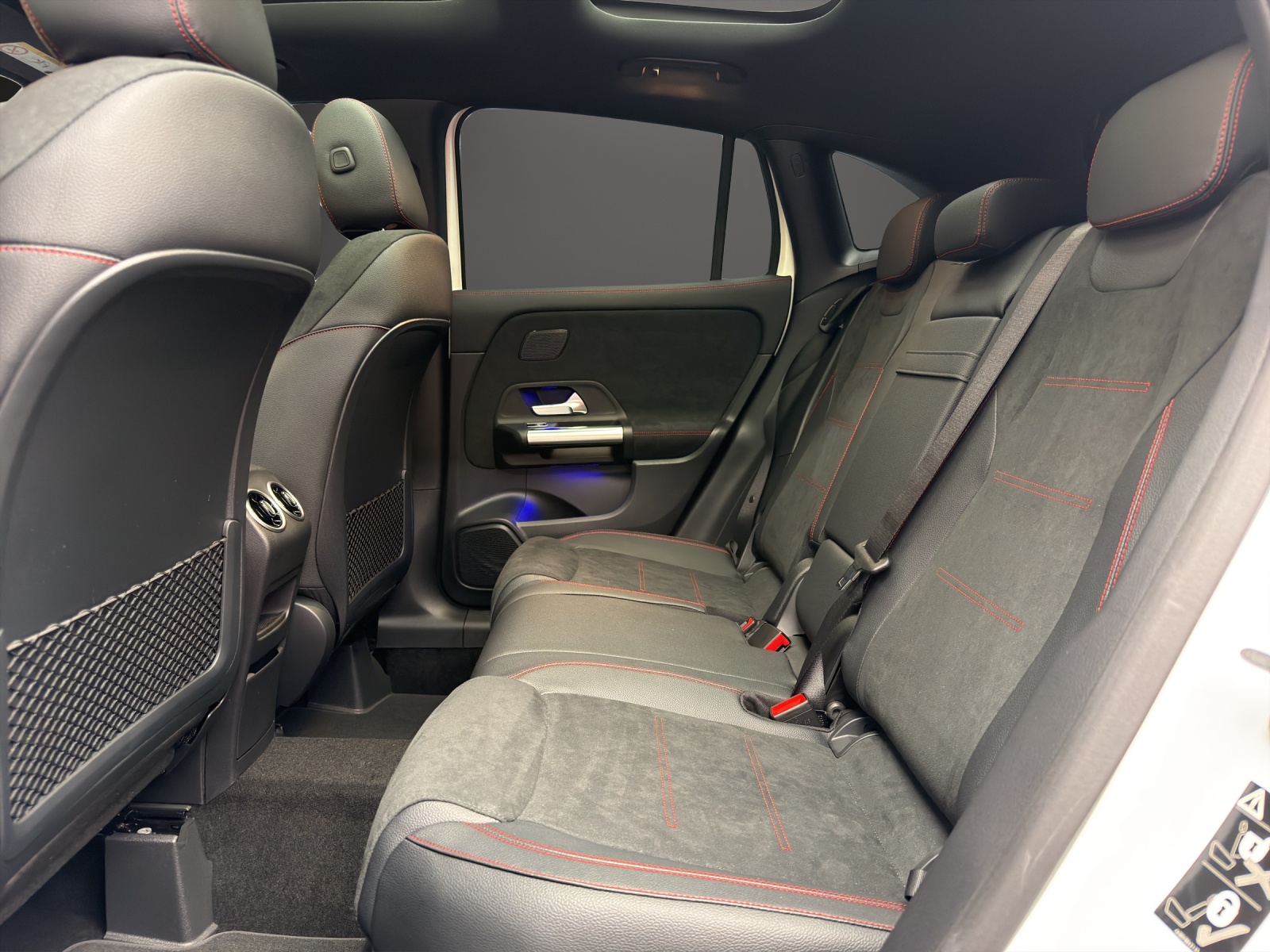 MERCEDES-BENZ GLA 200 Night Star 7G-D-image-8