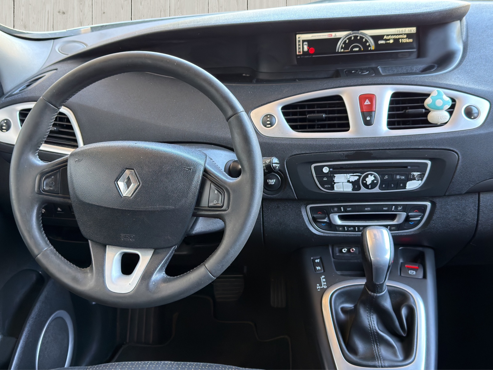 RENAULT Scénic 2.0 16V Dynamique X-Tronic CVT-image-9
