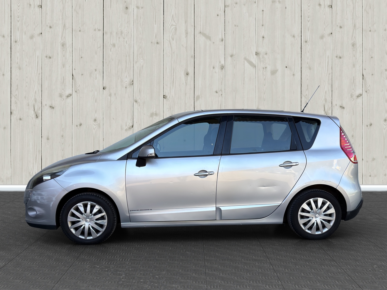 RENAULT Scénic 2.0 16V Dynamique X-Tronic CVT-image-3
