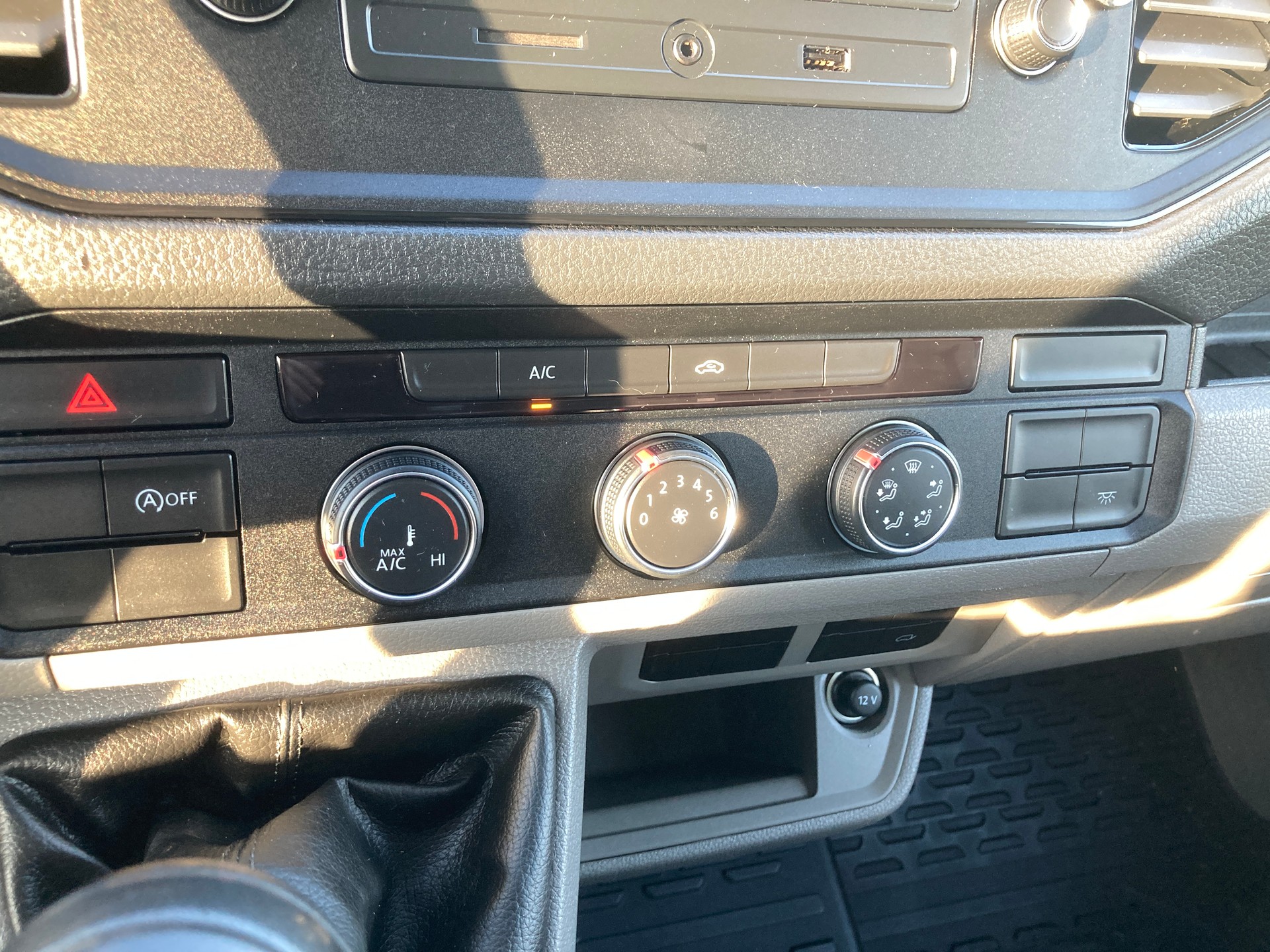 VW Crafter 35 2.0 TDI L4 mit Hebebühne-image-12