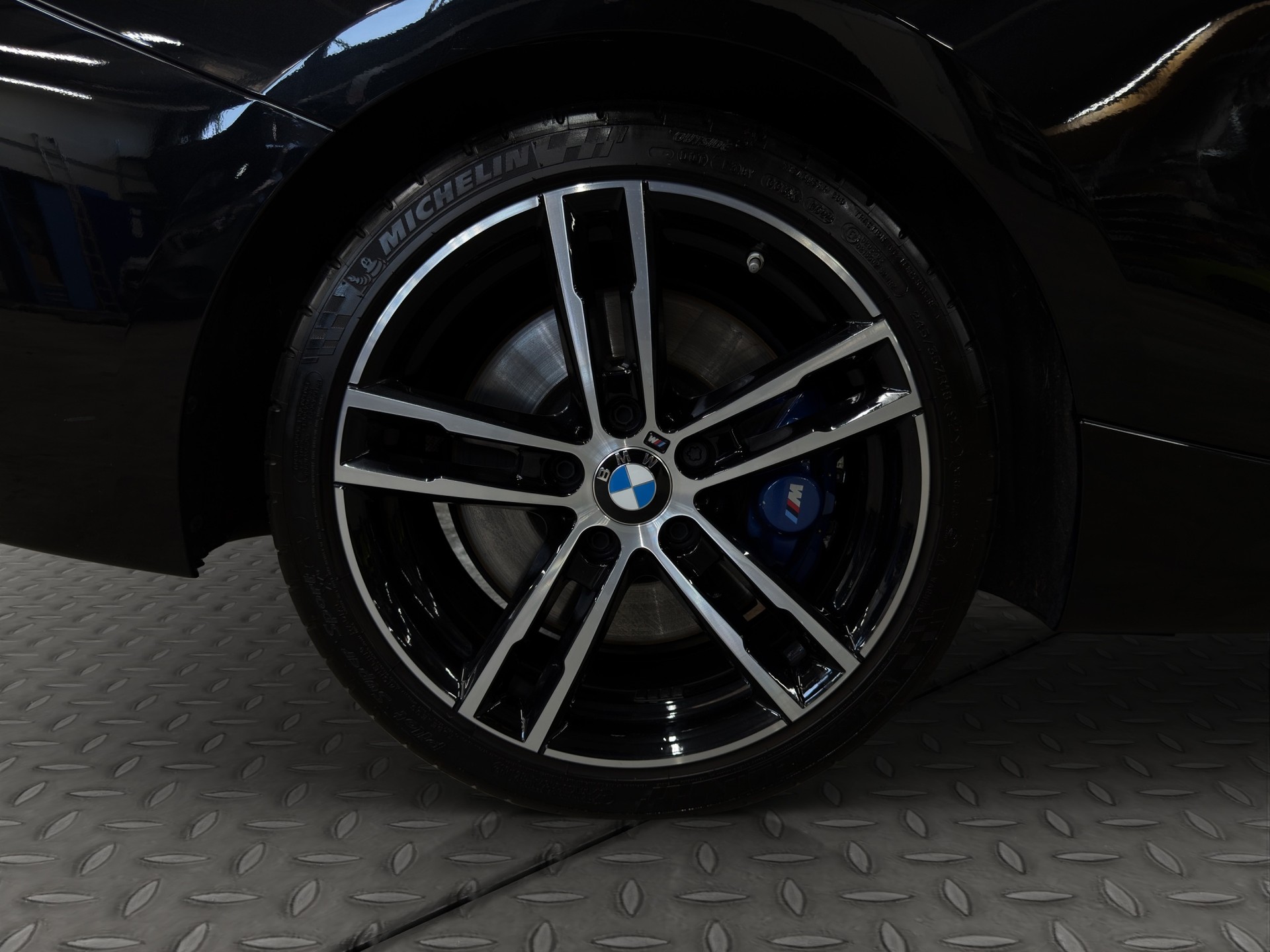 BMW M240i xDrive Steptronic-image-9