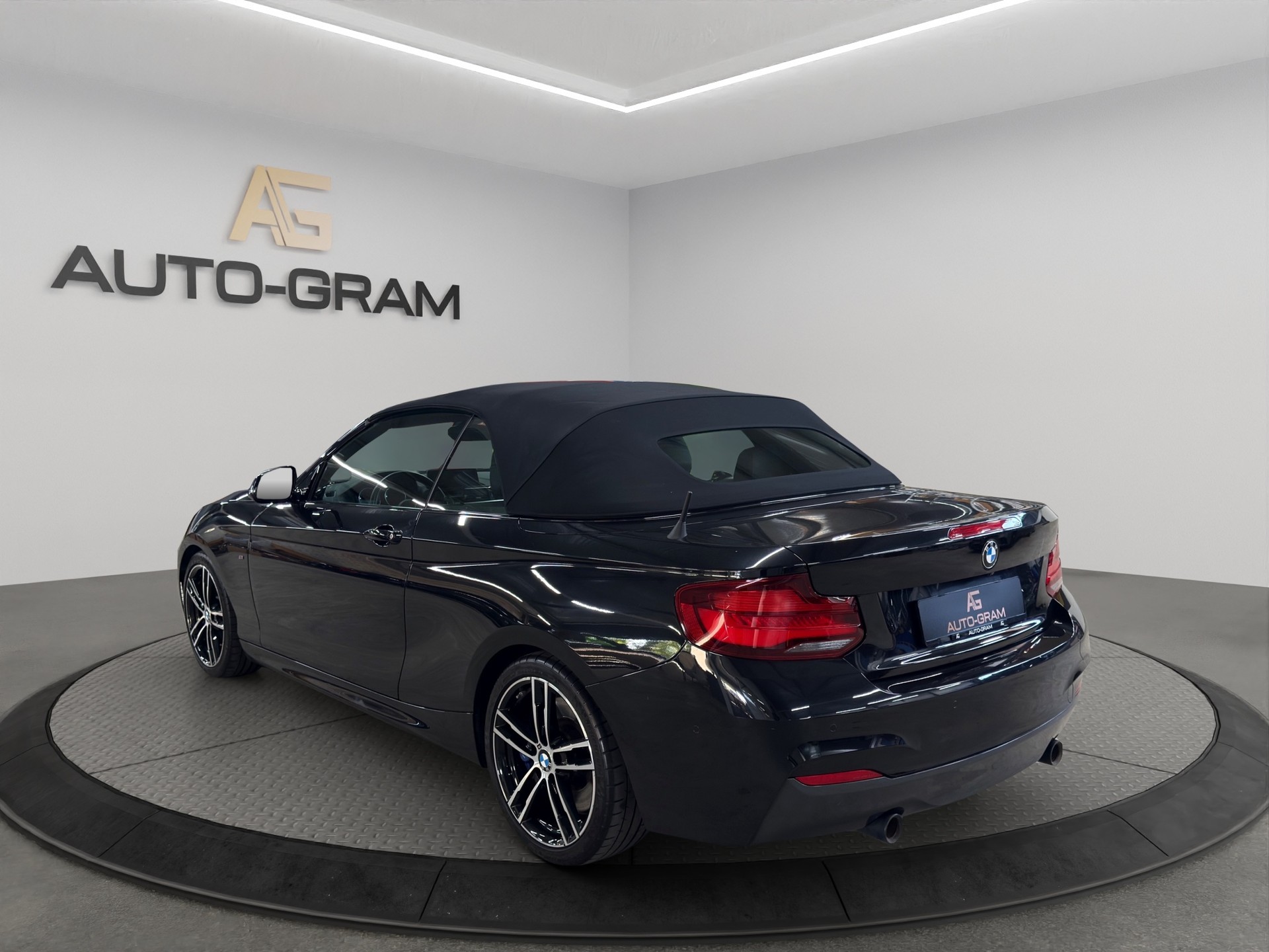 BMW M240i xDrive Steptronic-image-2