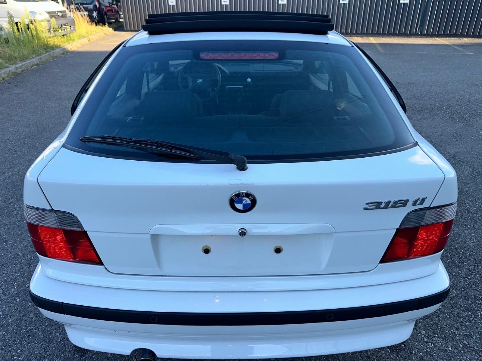 BMW 318ti Compact Exclusiv-image-6