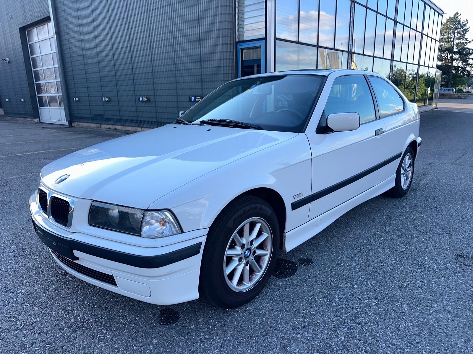 BMW 318ti Compact Exclusiv-image-0