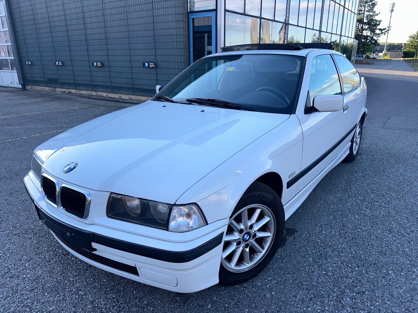 BMW 318ti Compact Exclusiv-image-2