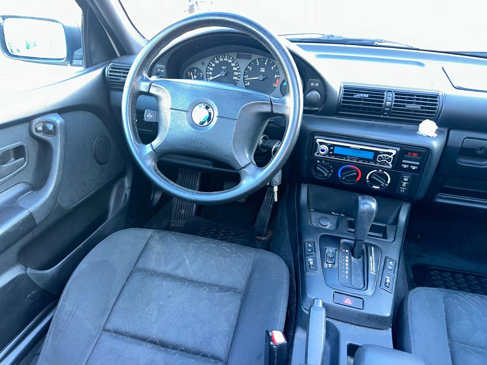 BMW 318ti Compact Exclusiv-image-9