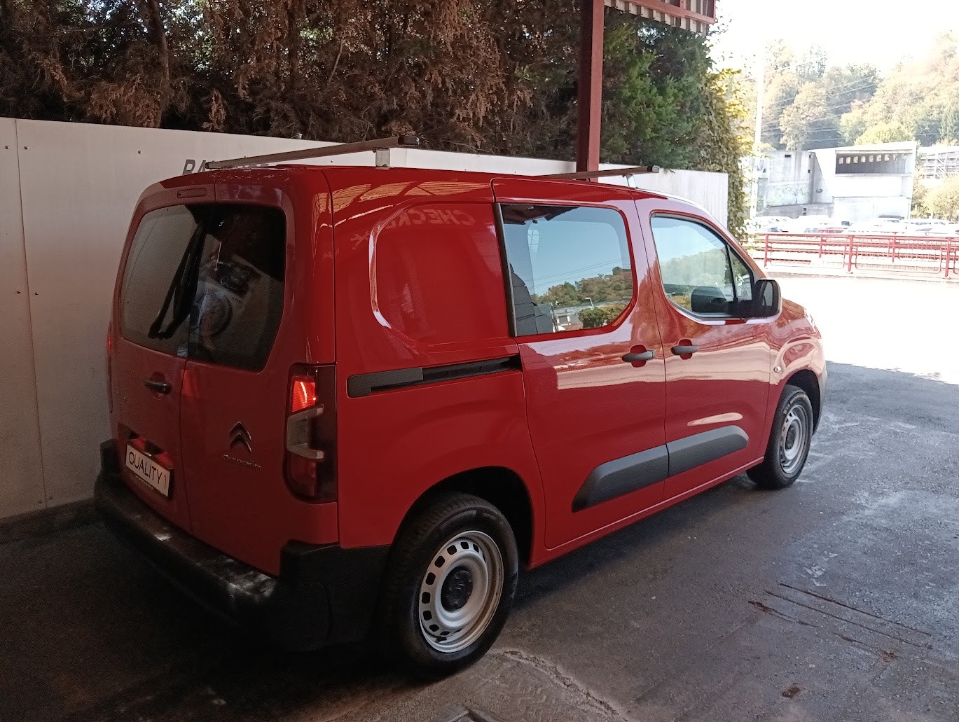 CITROEN Berlingo Van 1.2 Pure Tech 110 s/s Swiss Edition-image-2