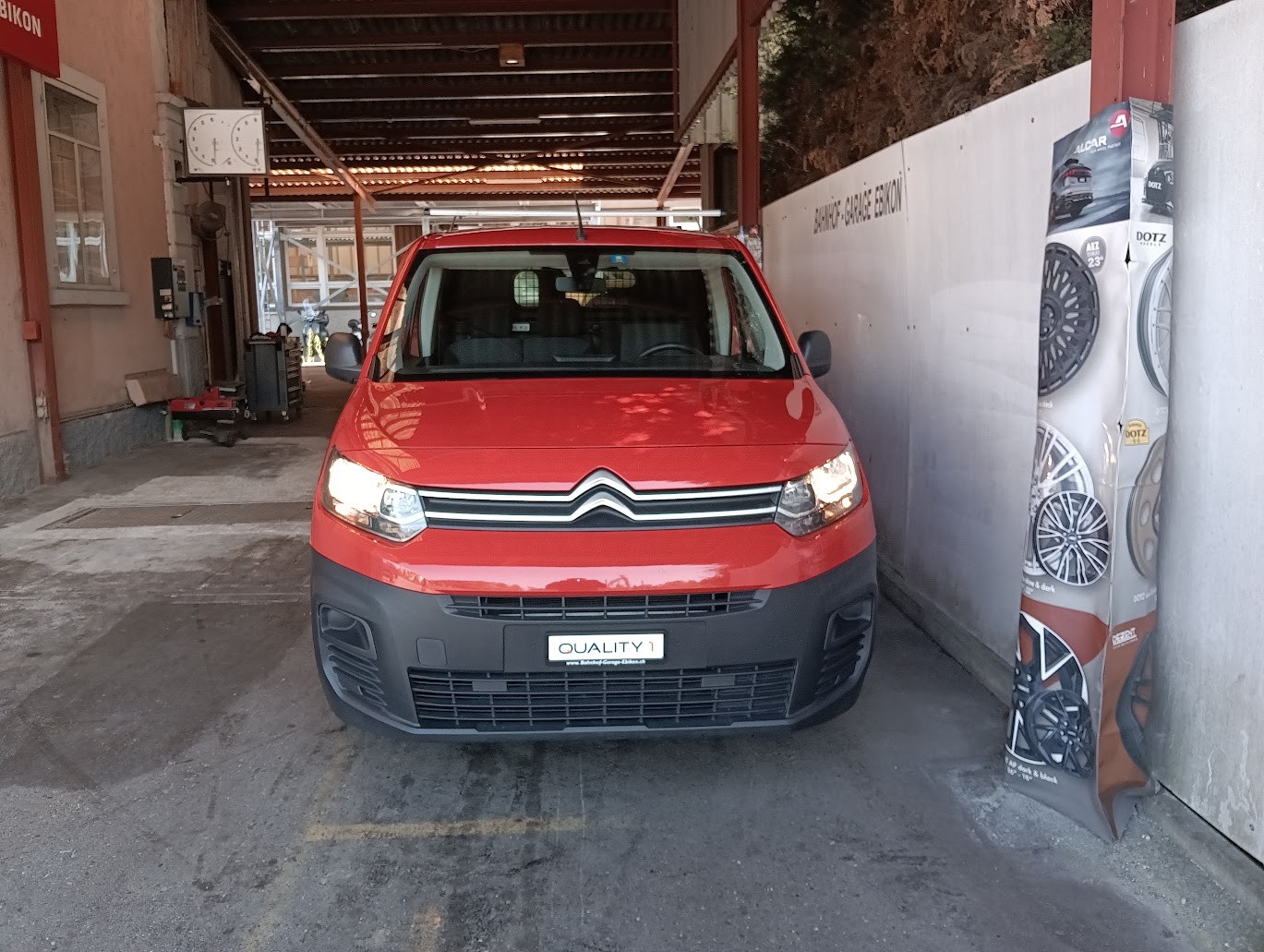 CITROEN Berlingo Van 1.2 Pure Tech 110 s/s Swiss Edition-image-1