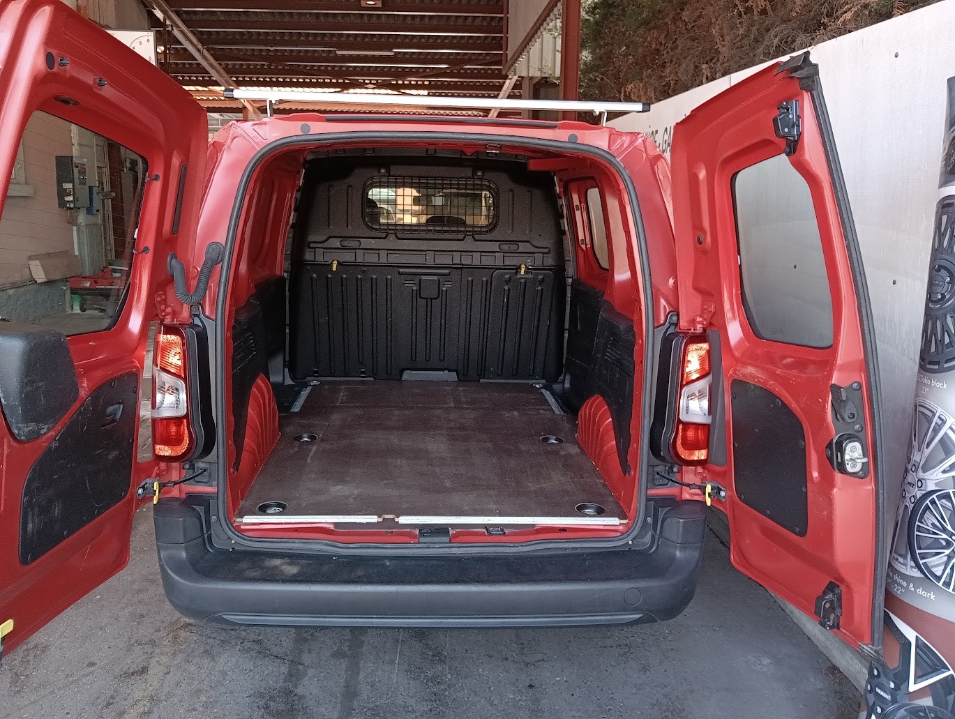 CITROEN Berlingo Van 1.2 Pure Tech 110 s/s Swiss Edition-image-6