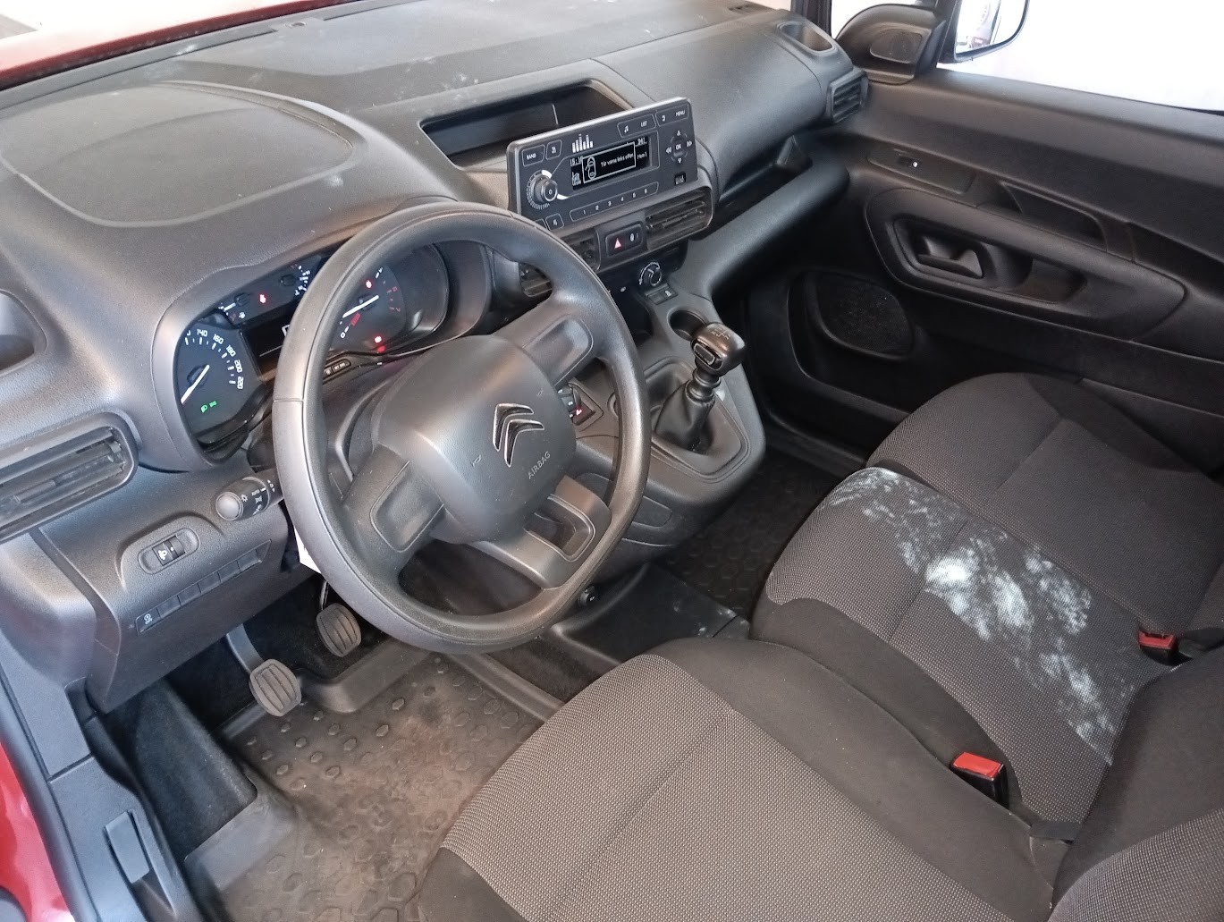 CITROEN Berlingo Van 1.2 Pure Tech 110 s/s Swiss Edition-image-8