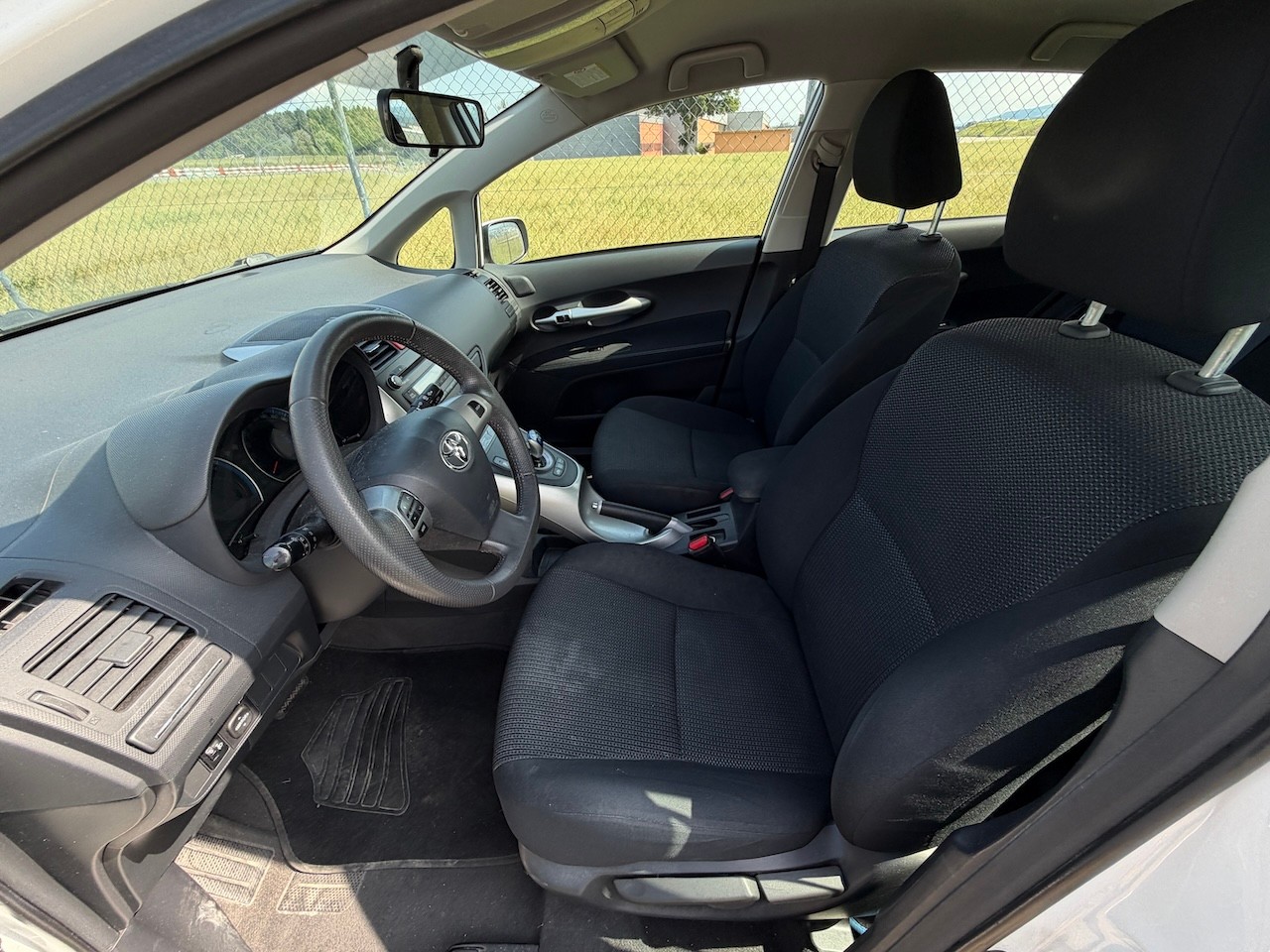 TOYOTA Auris 1.8 16V HSD Linea Luna-image-16