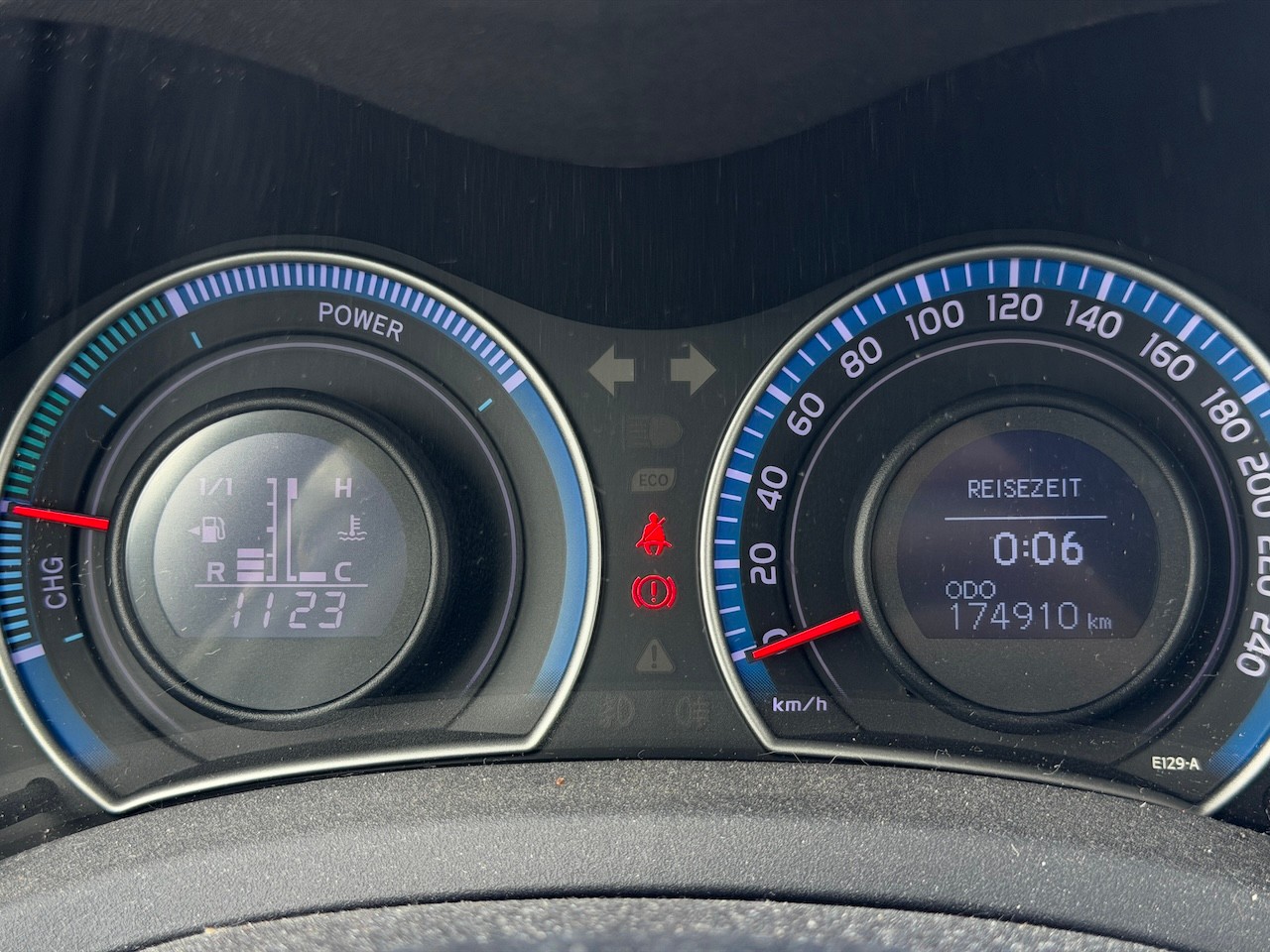 TOYOTA Auris 1.8 16V HSD Linea Luna-image-22