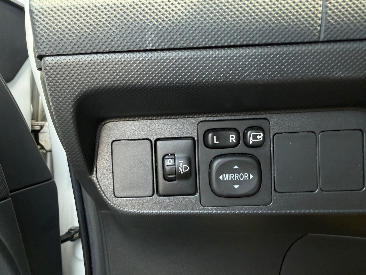 TOYOTA Auris 1.8 16V HSD Linea Luna-image-24