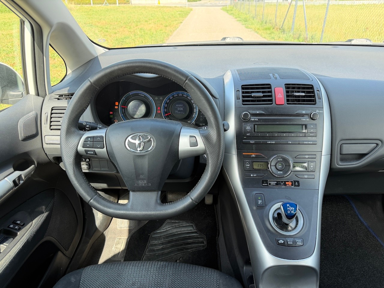 TOYOTA Auris 1.8 16V HSD Linea Luna-image-19