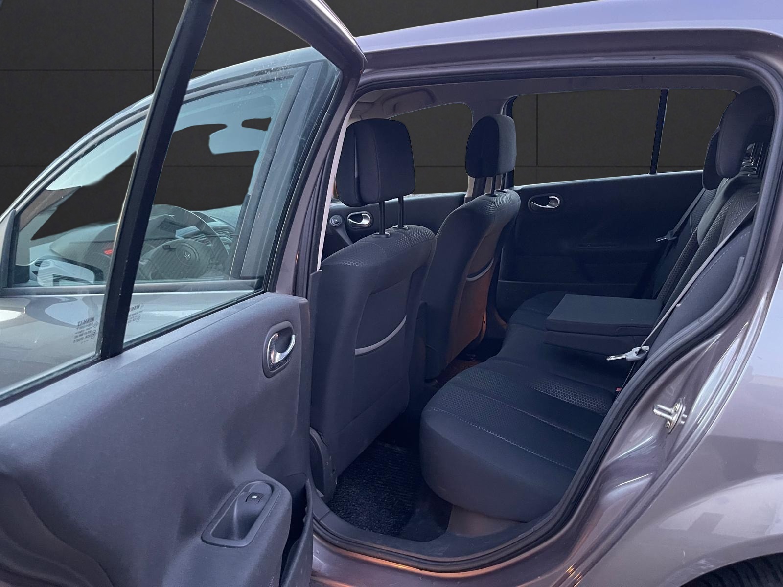 RENAULT Mégane 2.0 16V-image-9