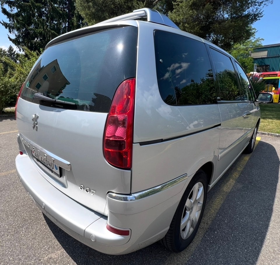 PEUGEOT 807 2.2 16V HDi Family+ Tiptronic-image-3