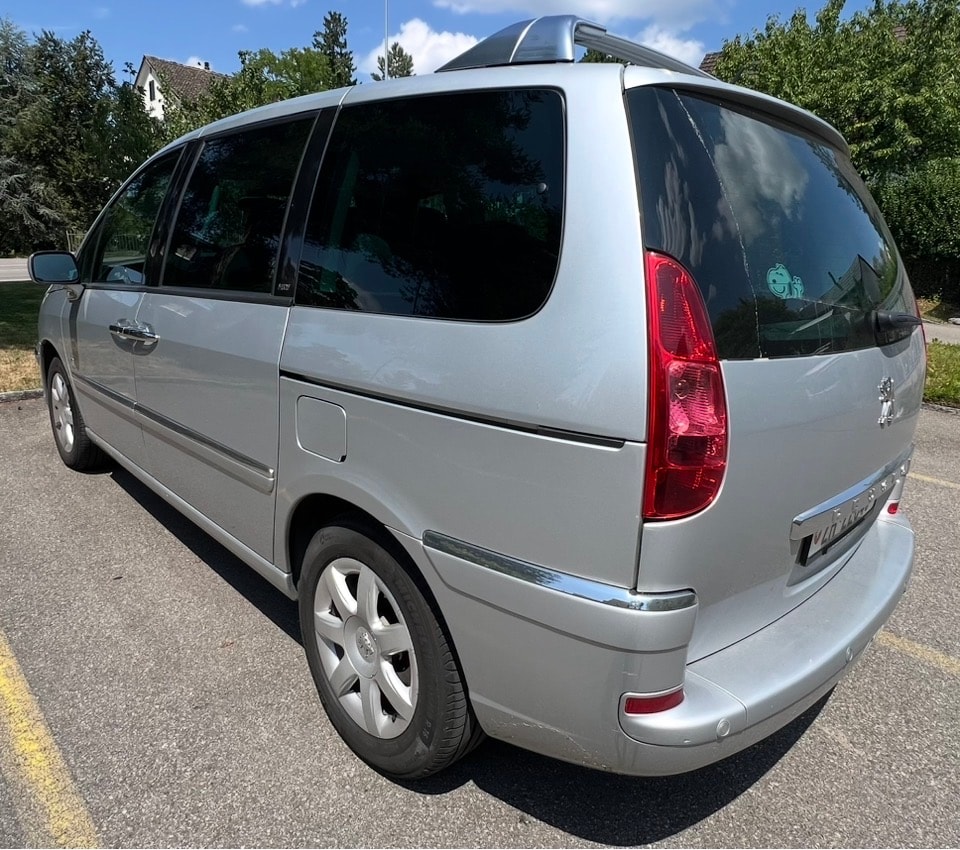 PEUGEOT 807 2.2 16V HDi Family+ Tiptronic-image-4