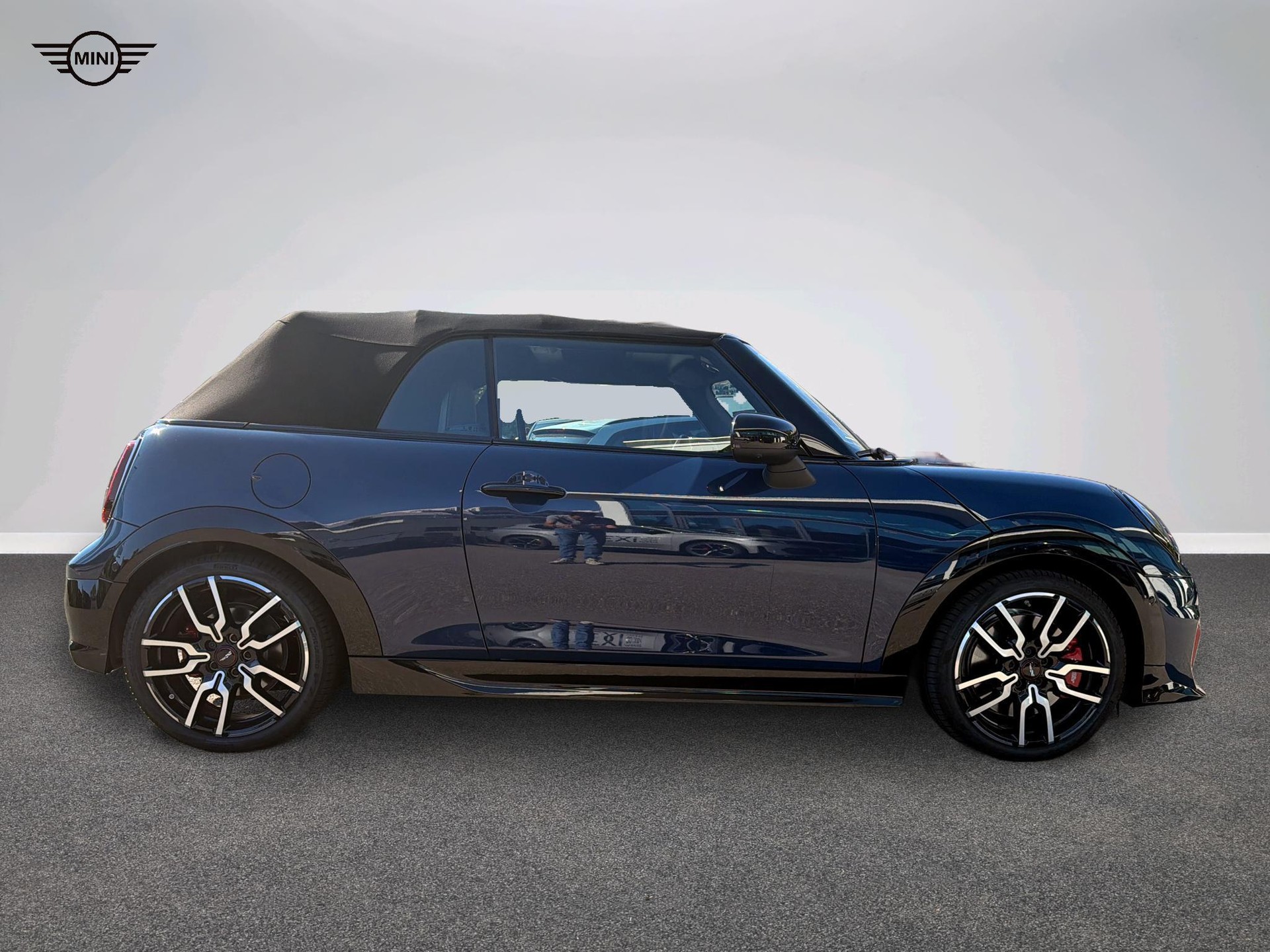 MINI John Cooper Works Cabrio-image-1