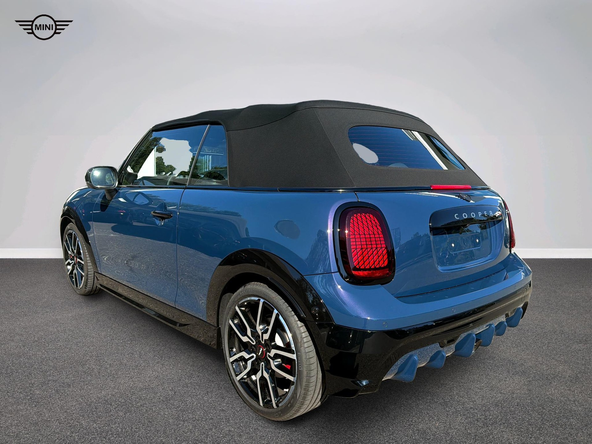 MINI John Cooper Works Cabrio-image-3