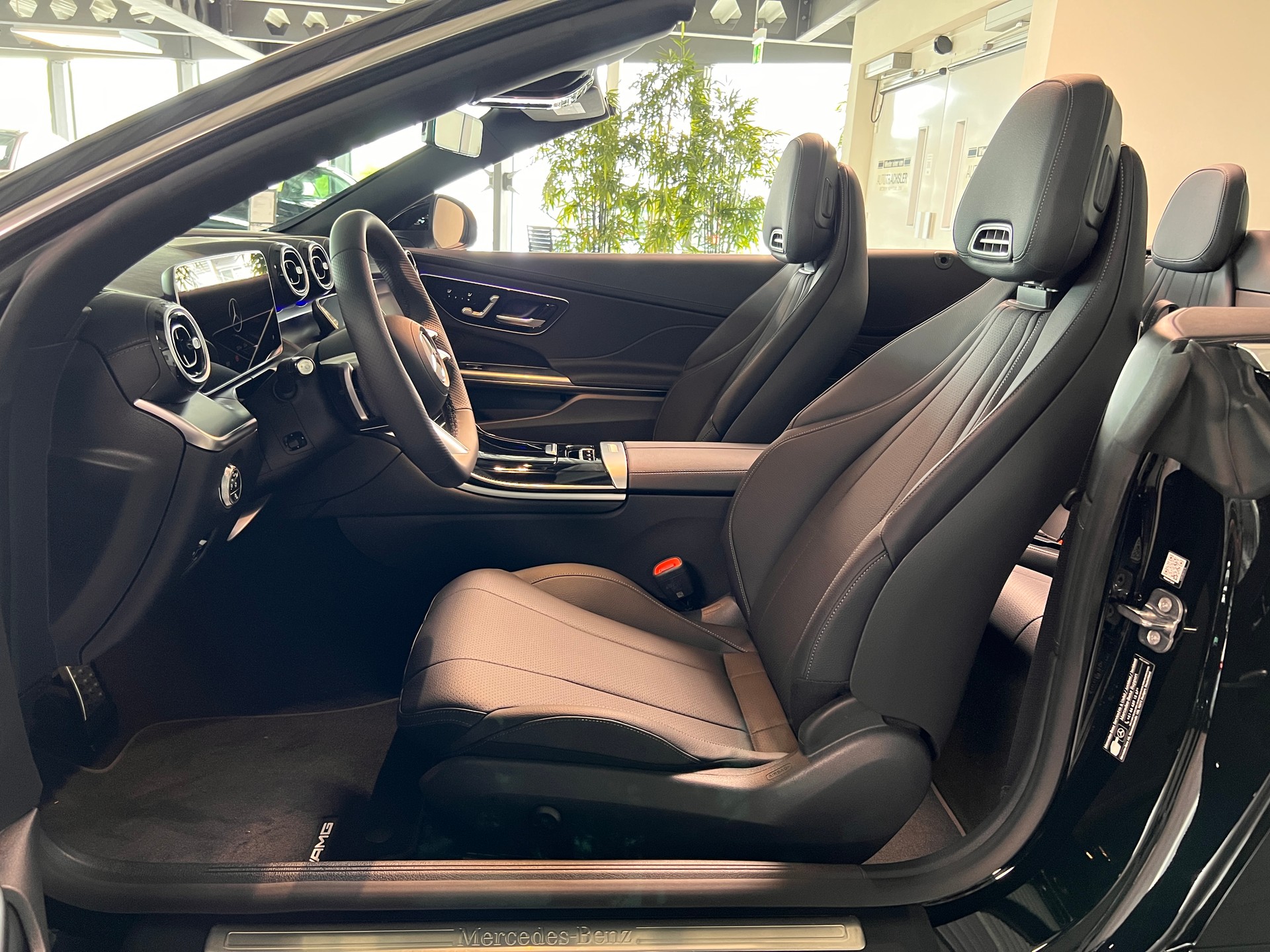 MERCEDES-BENZ CLE 200 Cabrio 4Matic 9G-Tronic-image-8