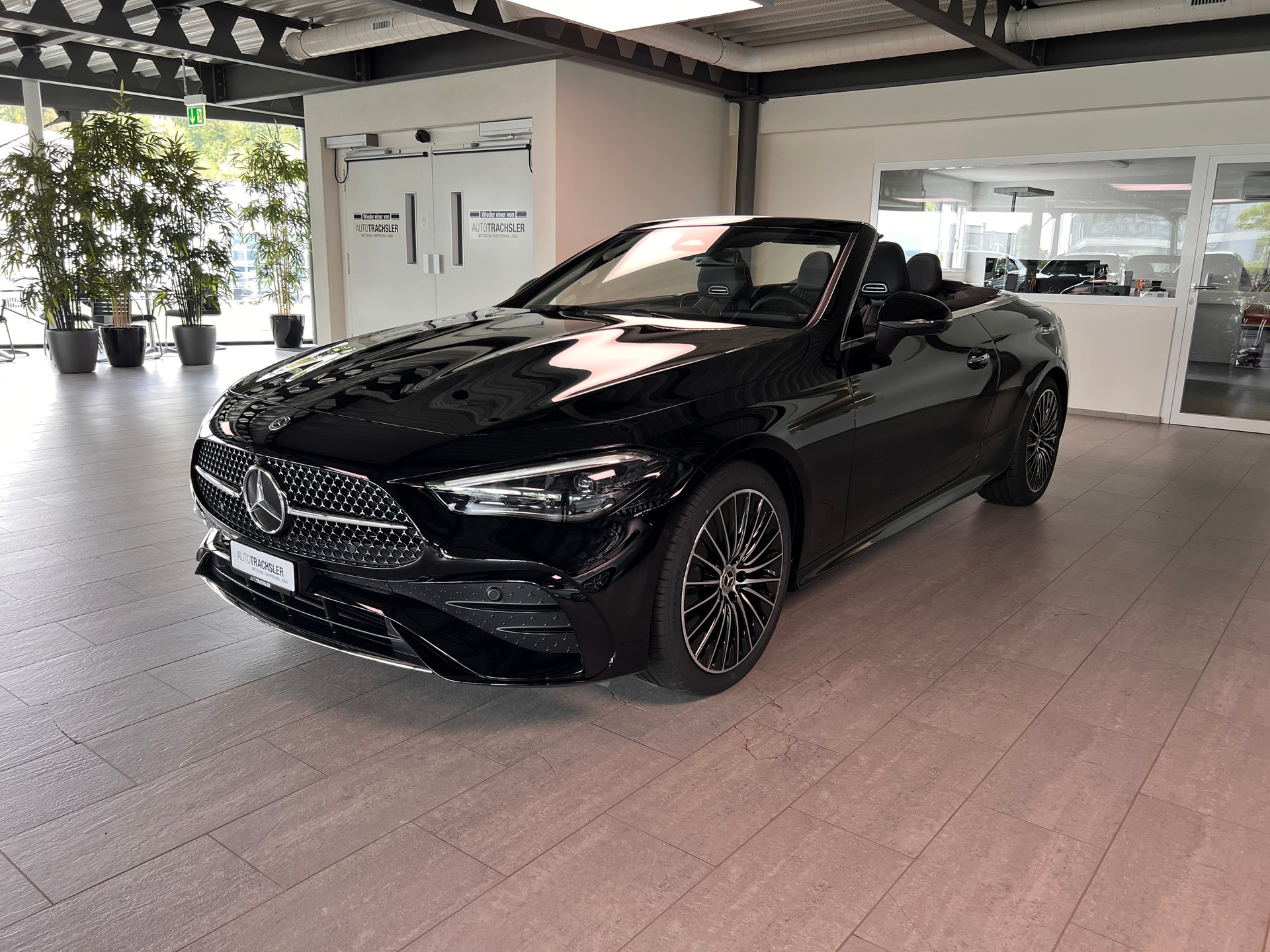 MERCEDES-BENZ CLE 200 Cabrio 4Matic 9G-Tronic-image-3