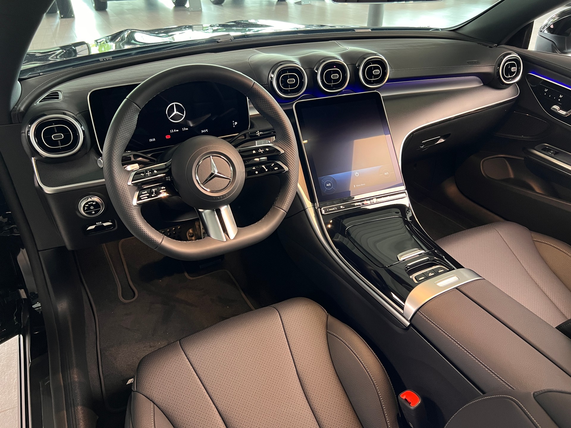 MERCEDES-BENZ CLE 200 Cabrio 4Matic 9G-Tronic-image-9