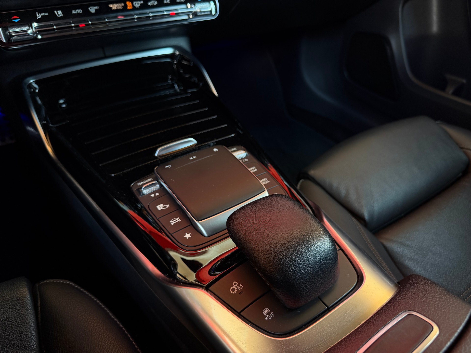 MERCEDES-BENZ A 45 S AMG 4Matic+ Speedshift-image-9