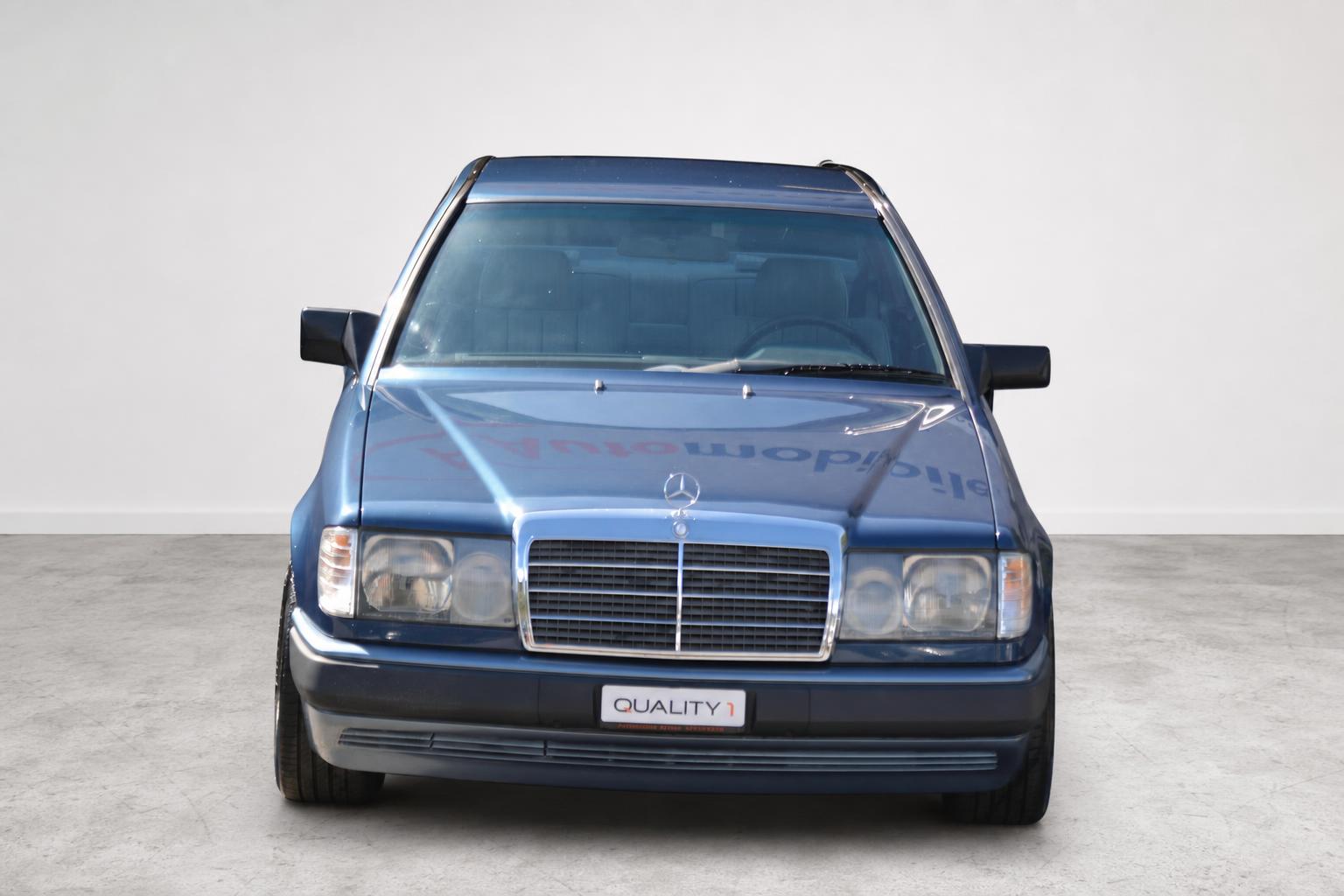 MERCEDES-BENZ 300 CE-image-2