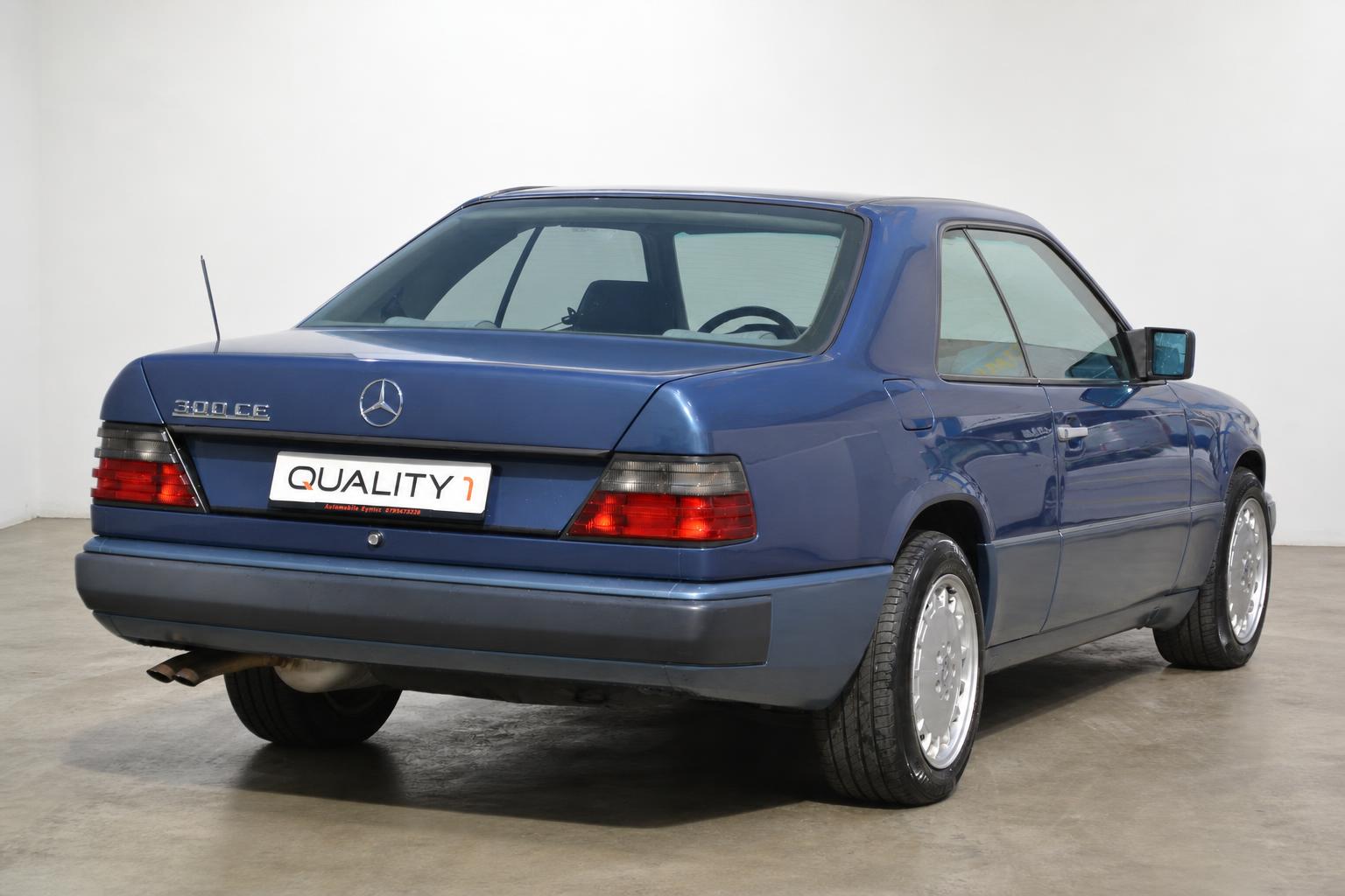 MERCEDES-BENZ 300 CE-image-6