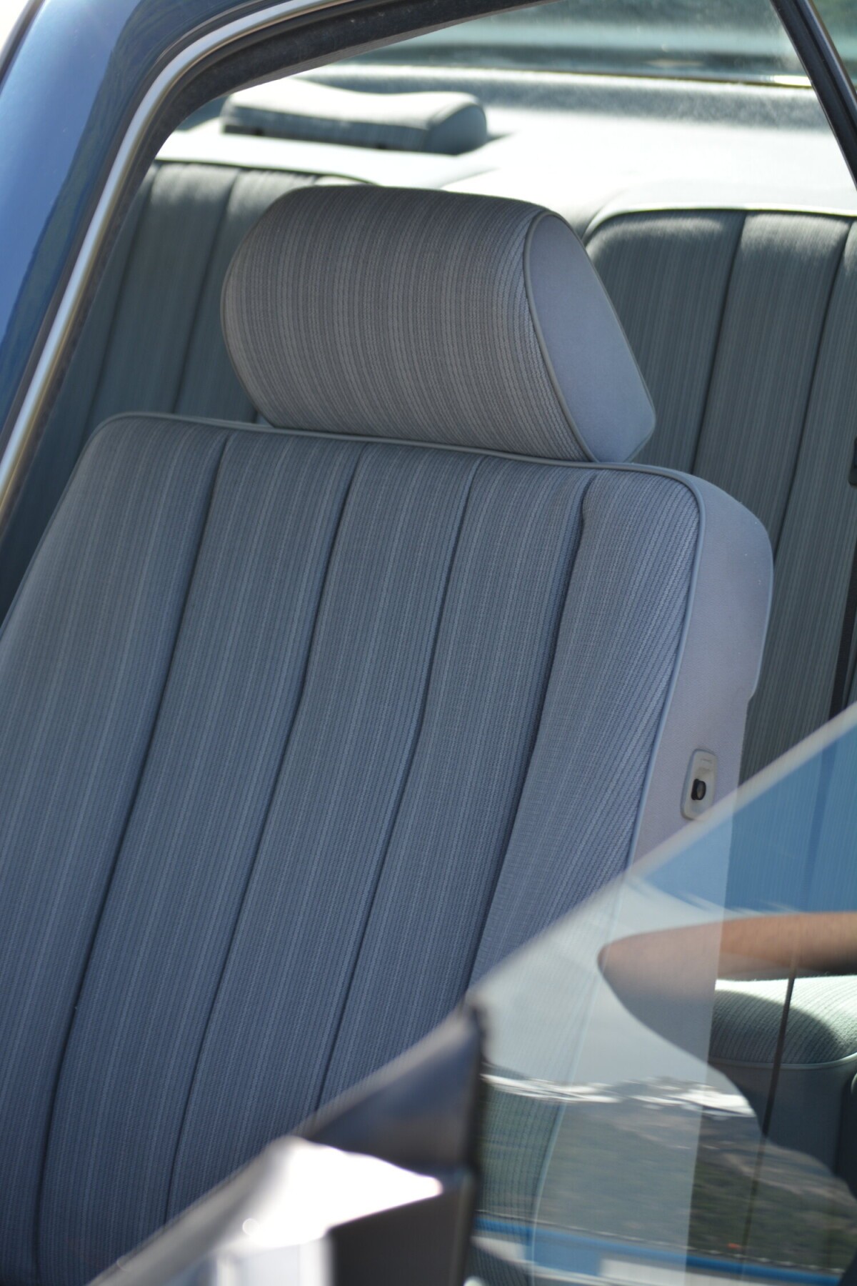 MERCEDES-BENZ 300 CE-image-11