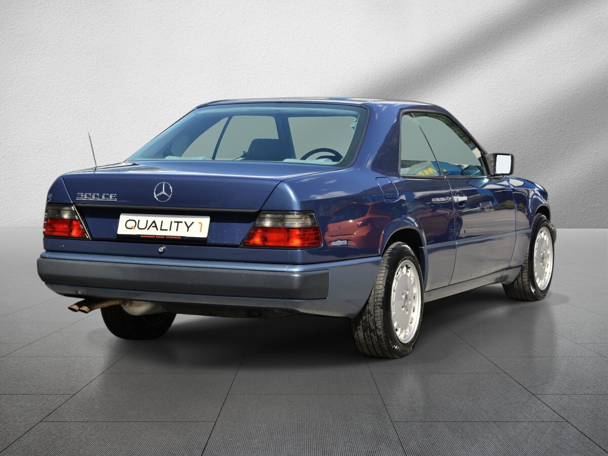 MERCEDES-BENZ 300 CE-image-6
