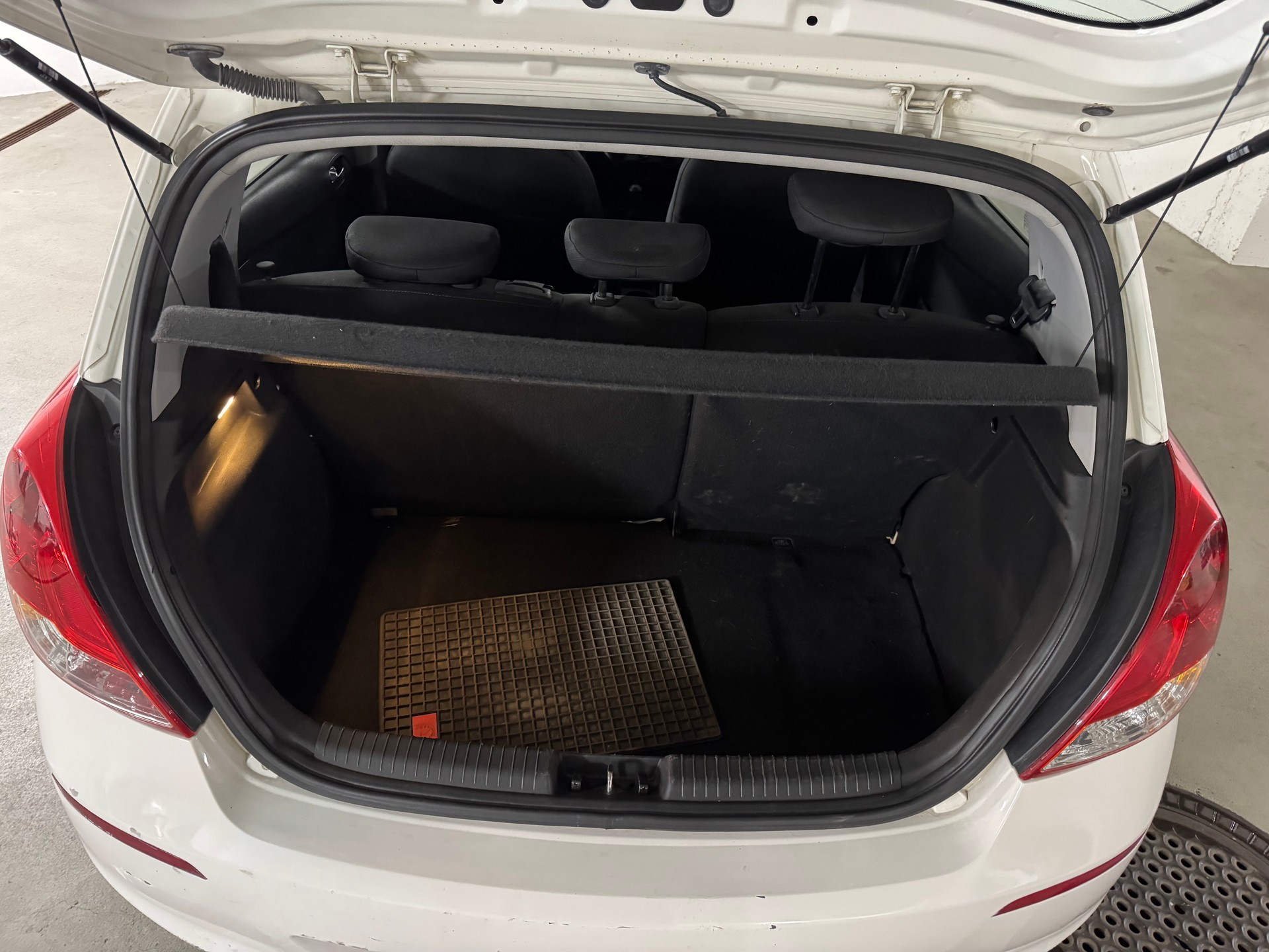 HYUNDAI i20 1.2 Comfort 2-Hand-image-15