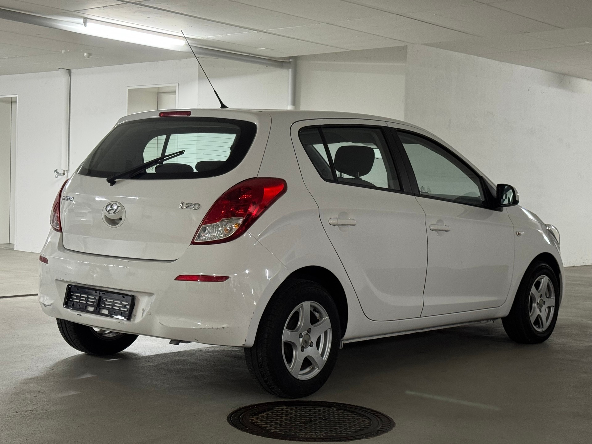 HYUNDAI i20 1.2 Comfort 2-Hand-image-6
